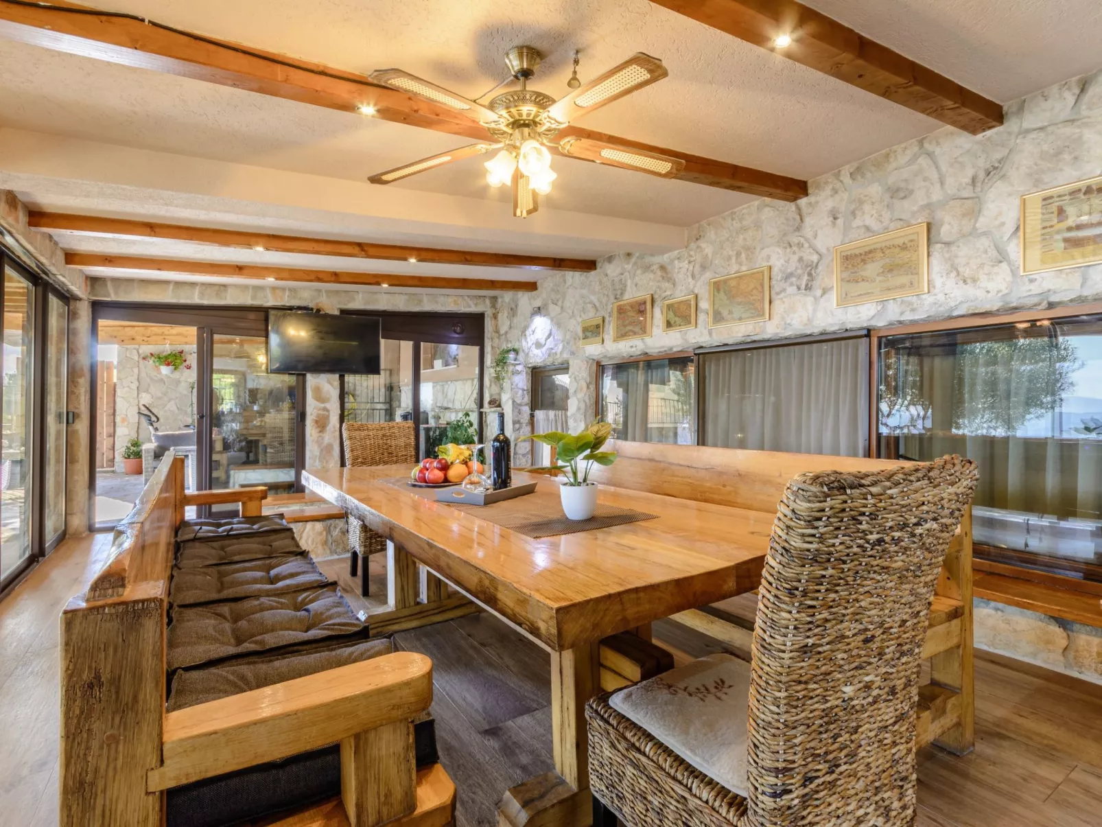 Villa mit vier Schlafzimmern und beheiztem Pool