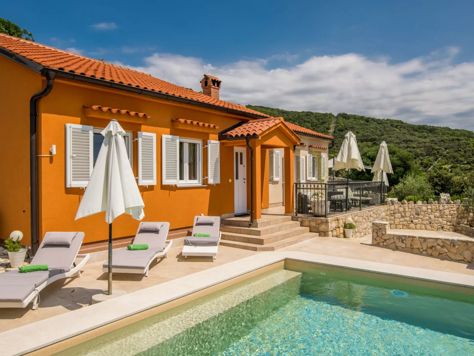 Exklusive und stilvolle Meerblick-Inselvilla