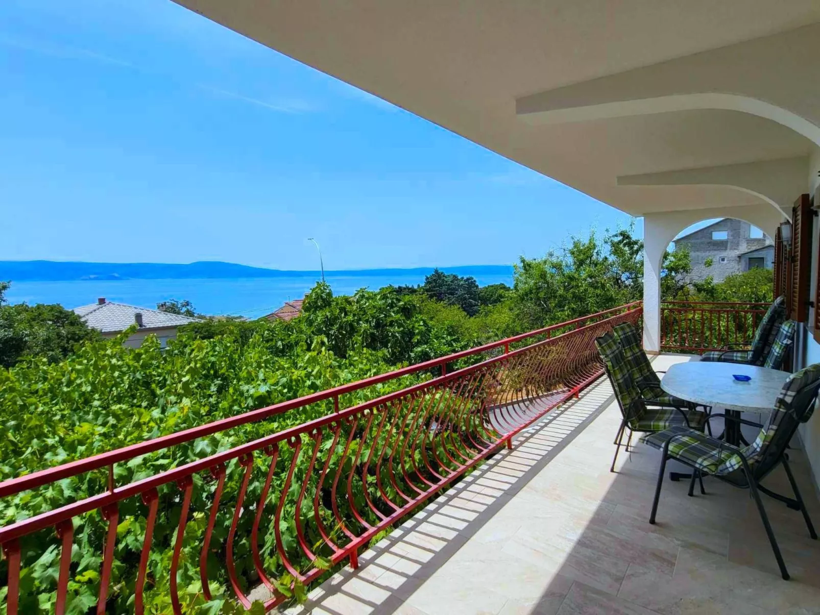 Wohnung in Novi Vinodolski mit Gemeinsamem Garten