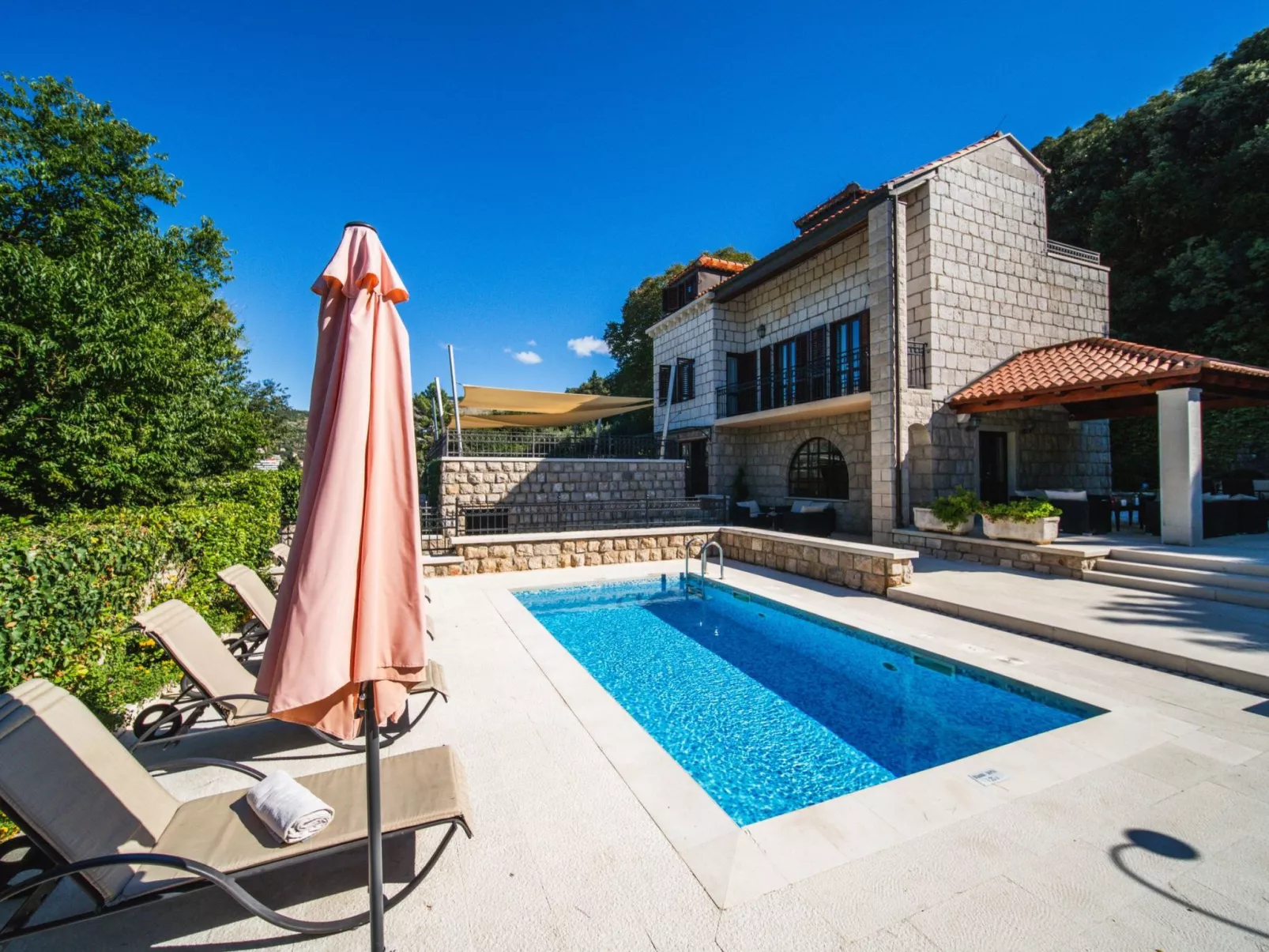 Luxuriöse Villa am Strand in Dubrovnik mit Pool