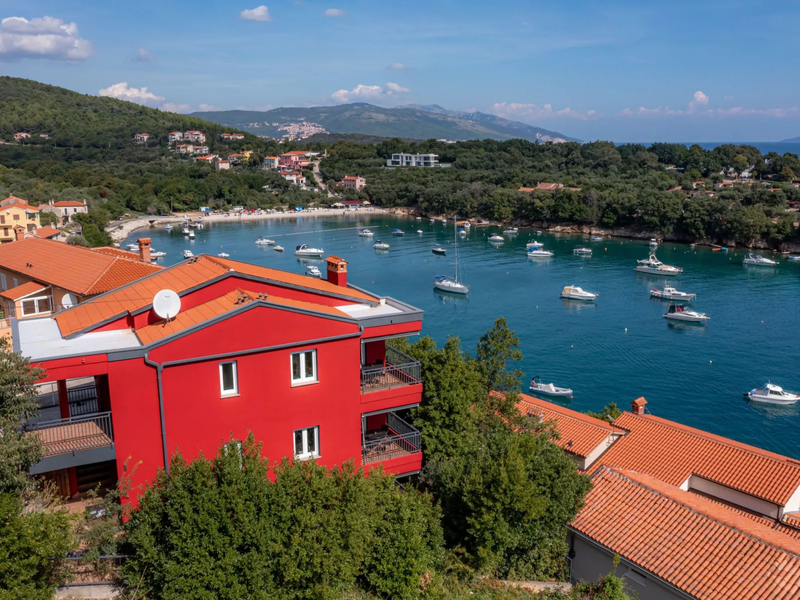 Red House Apartments Sveta Marina