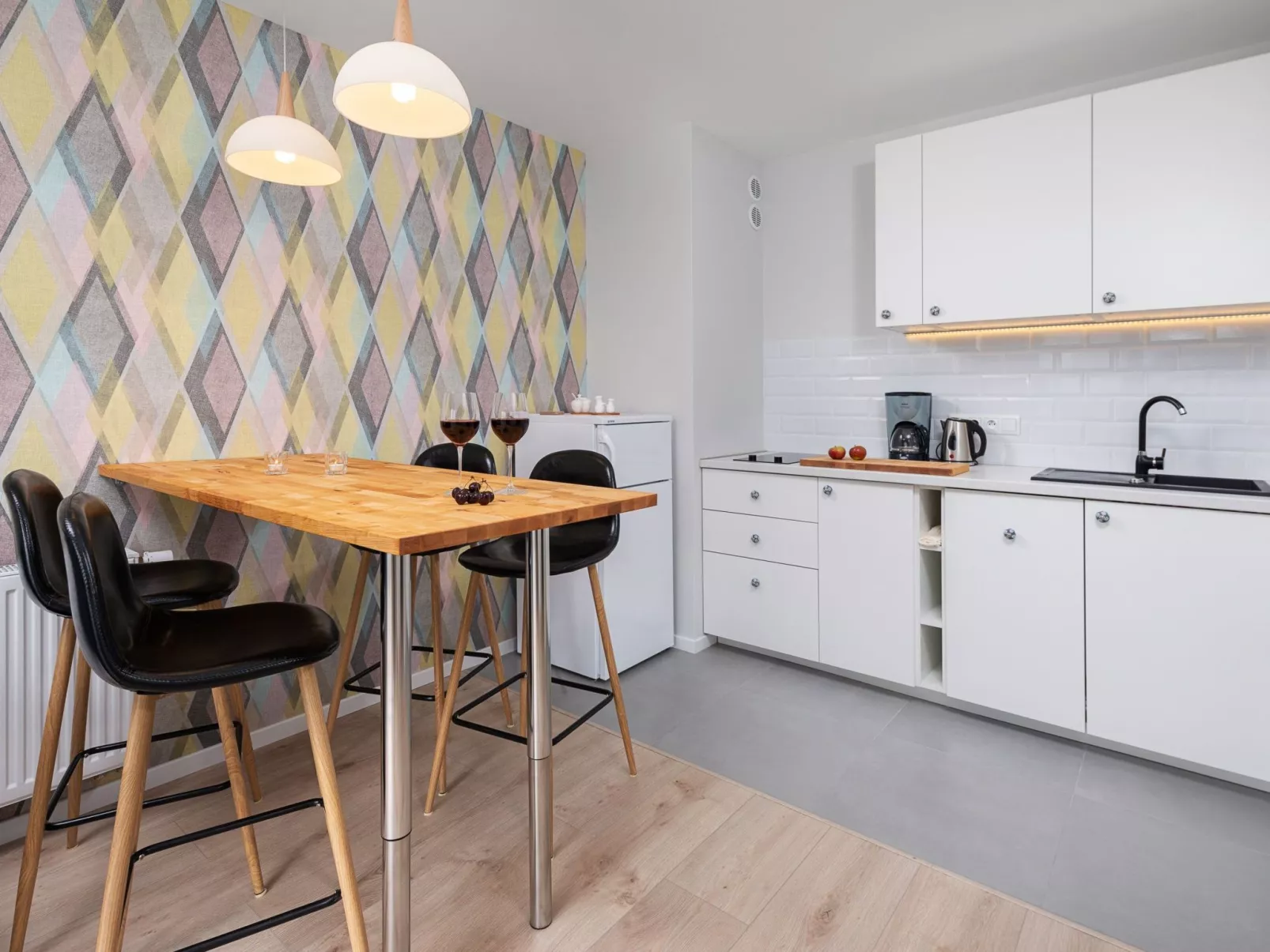 Moderne Ferienwohnung mit Balkon, nur 500 Meter von Meer und Strand entfernt