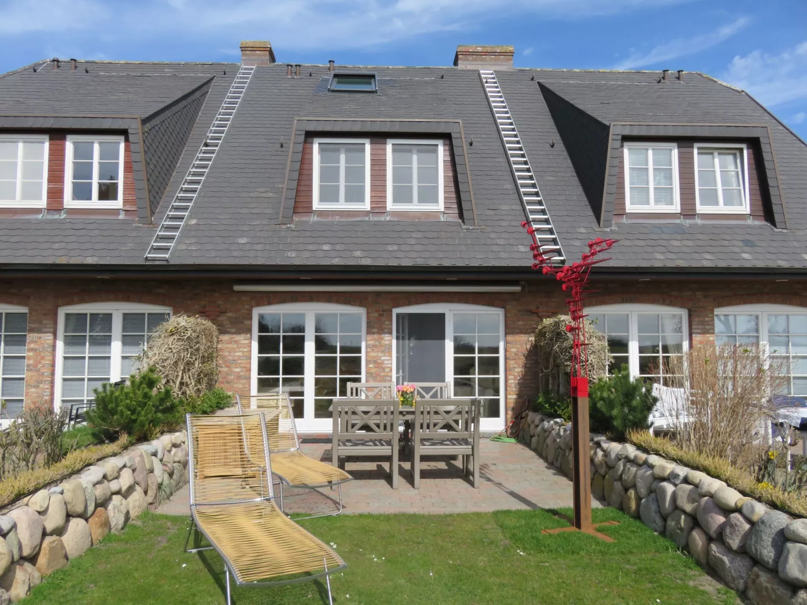 Wünderschöner Hausteil mit Garten