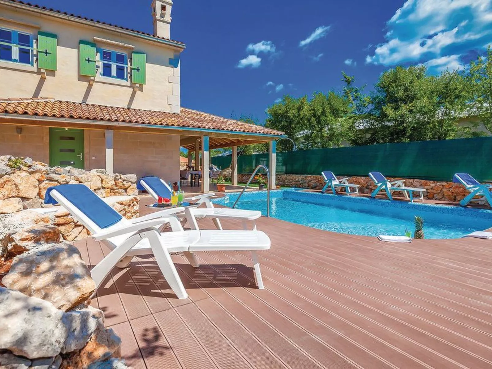 Geräumige, topmoderne Ferienvilla mit eigenem Pool