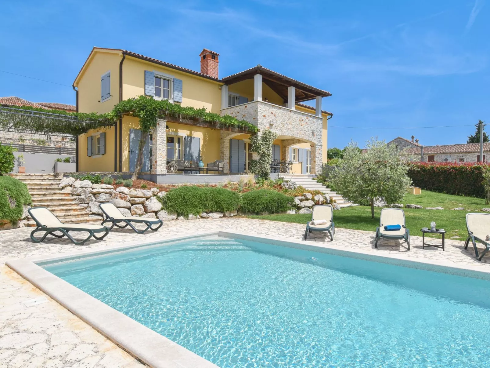 Luxusvilla "Azzurra" mit beheiztem Pool