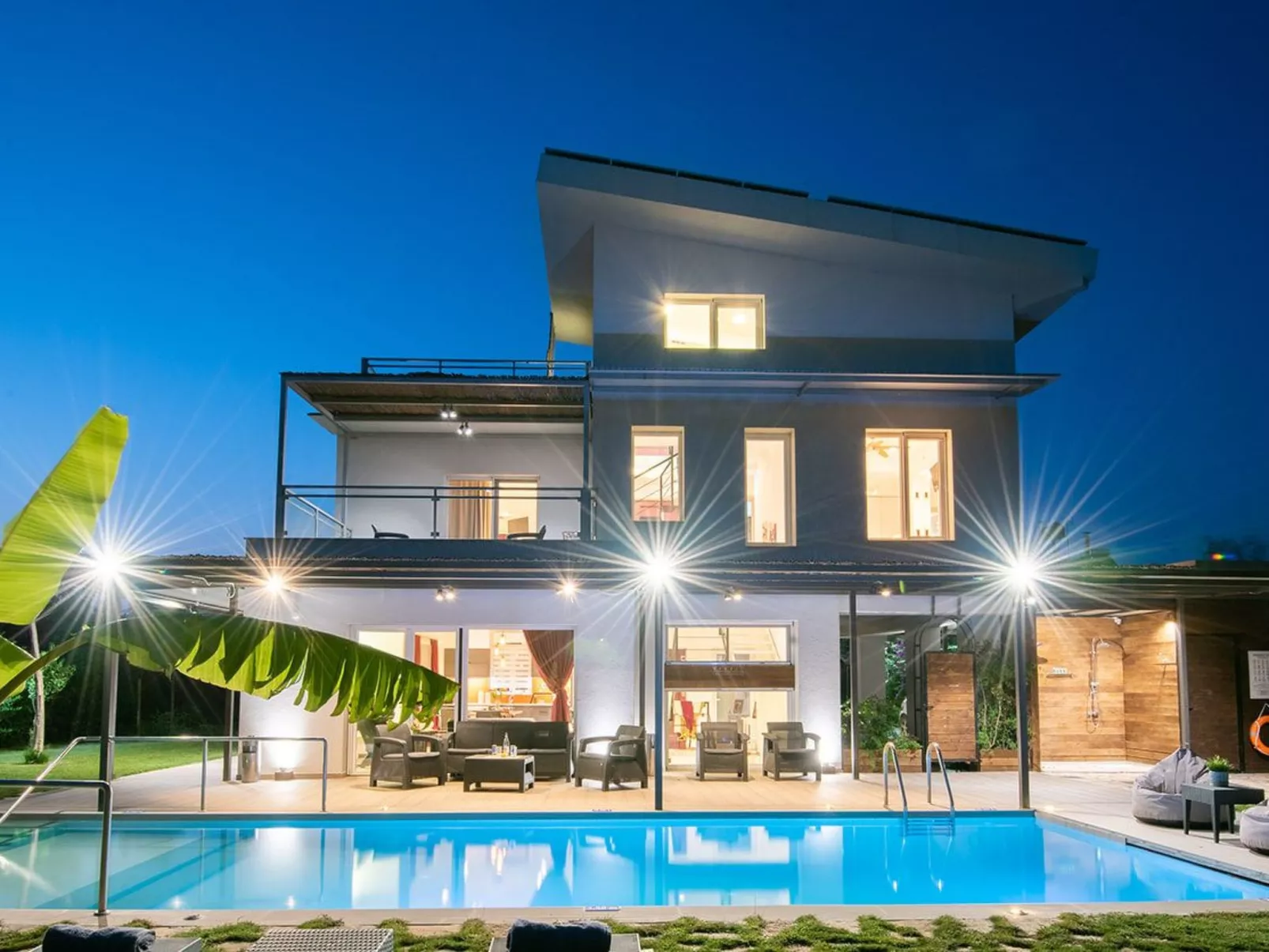 Geräumige Familienvilla, privater Pool und Garten