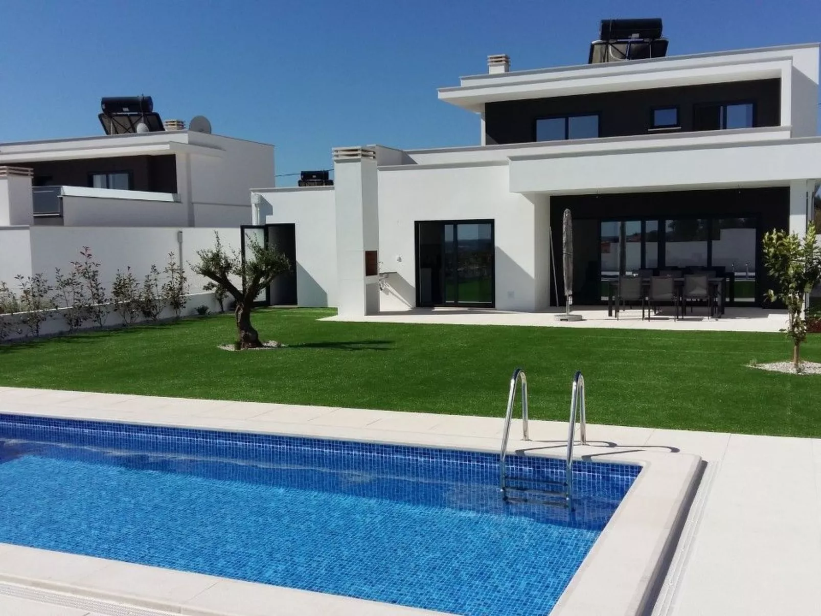 Neue moderne Villa mit privatem Pool