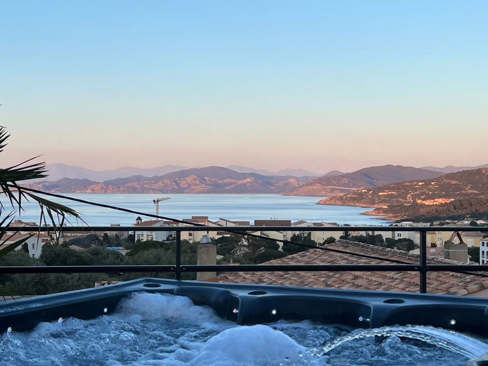 ISULA-RED_BEAUTIFUL_VIEW.