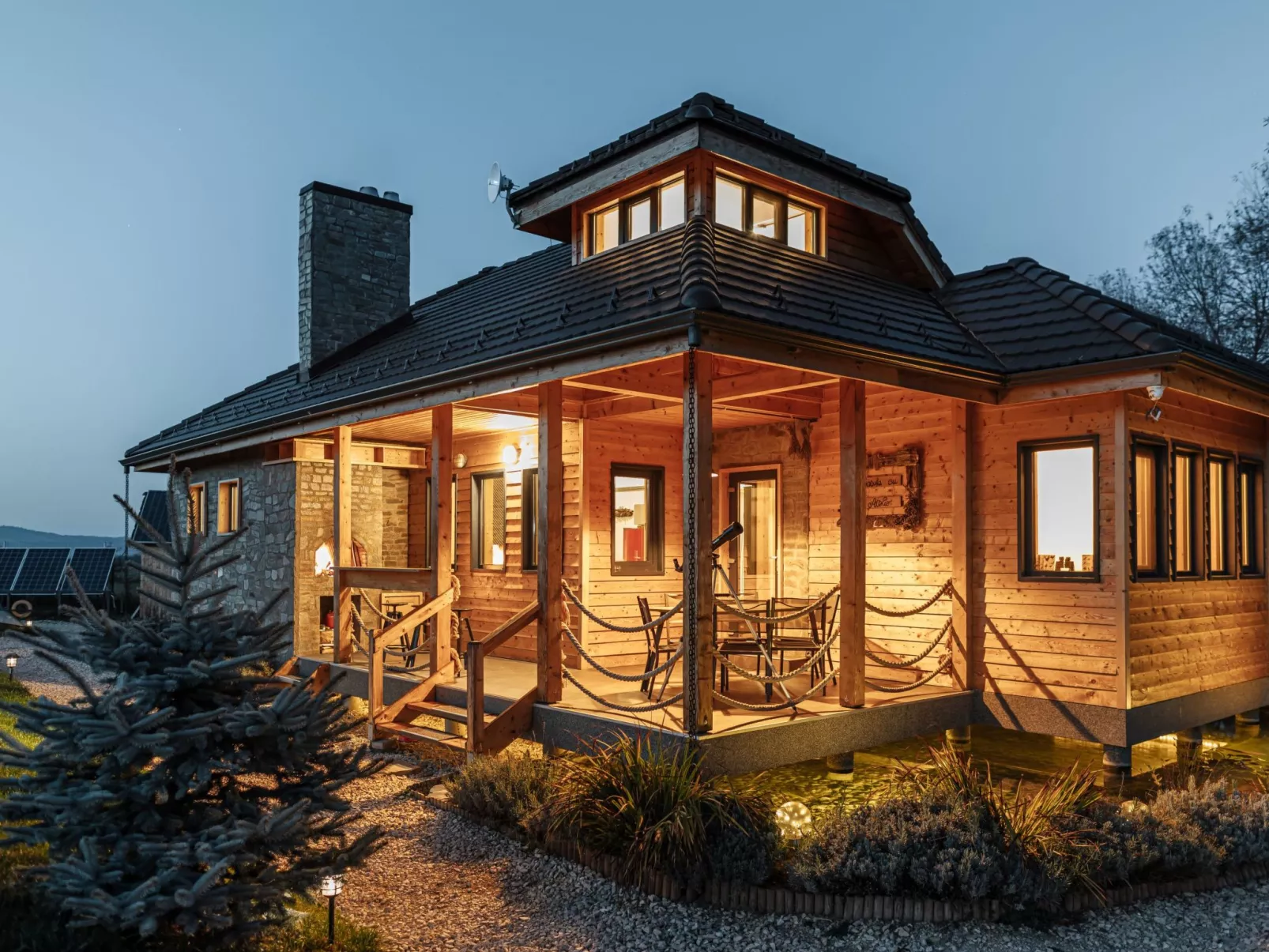 Kleines Haus mit Werkstatt