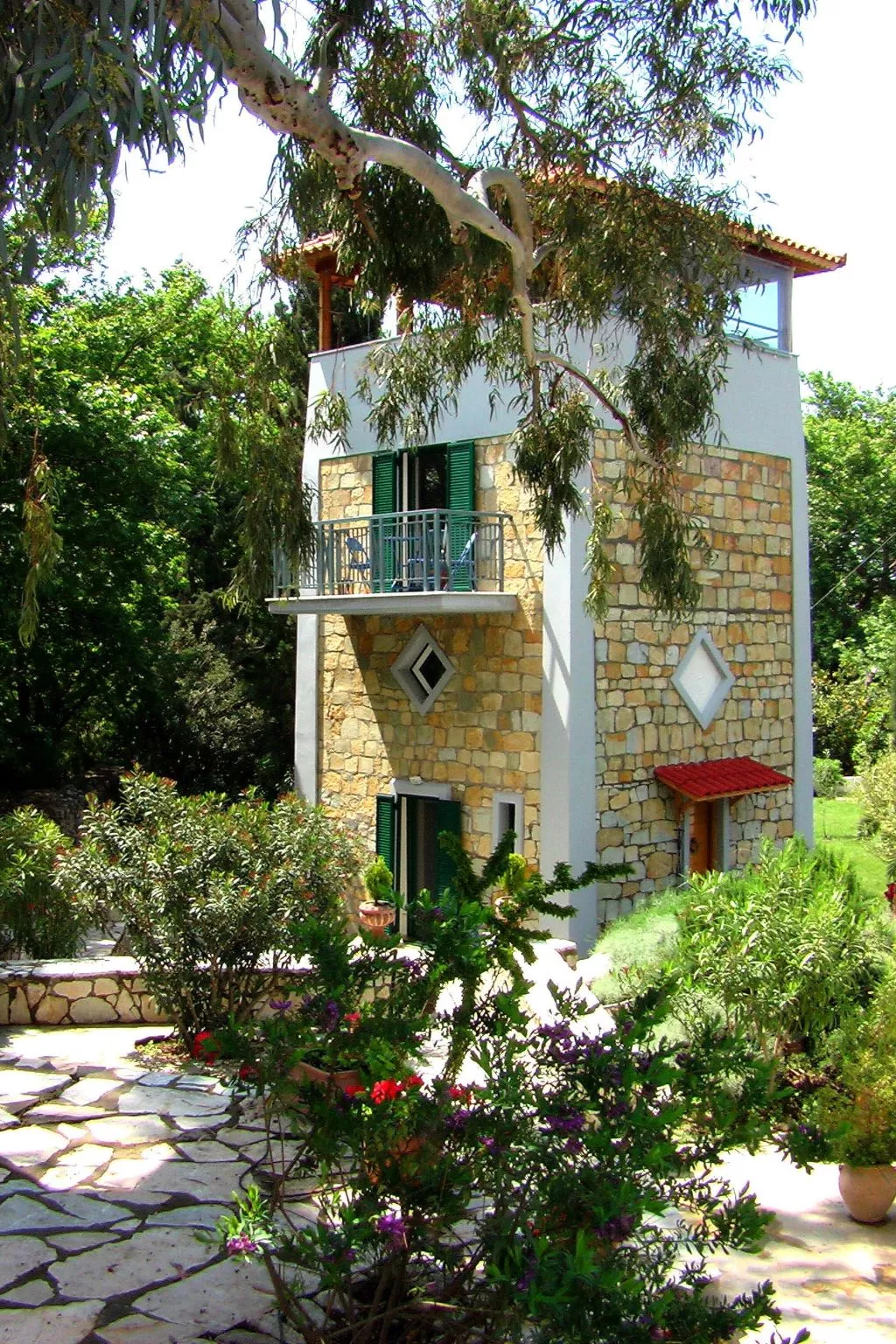 In Paralia Sergoulas mit Kleinem Balkon