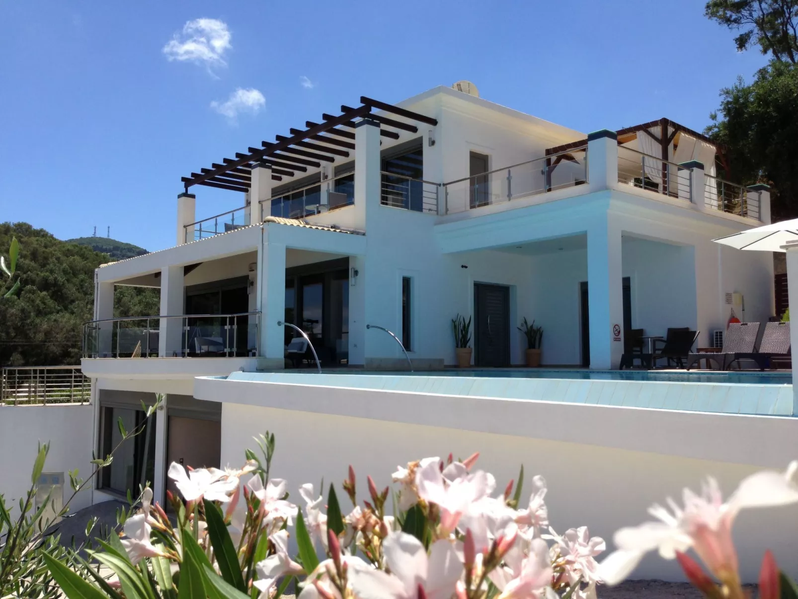 Ferienvilla mit Blick auf das Wasser