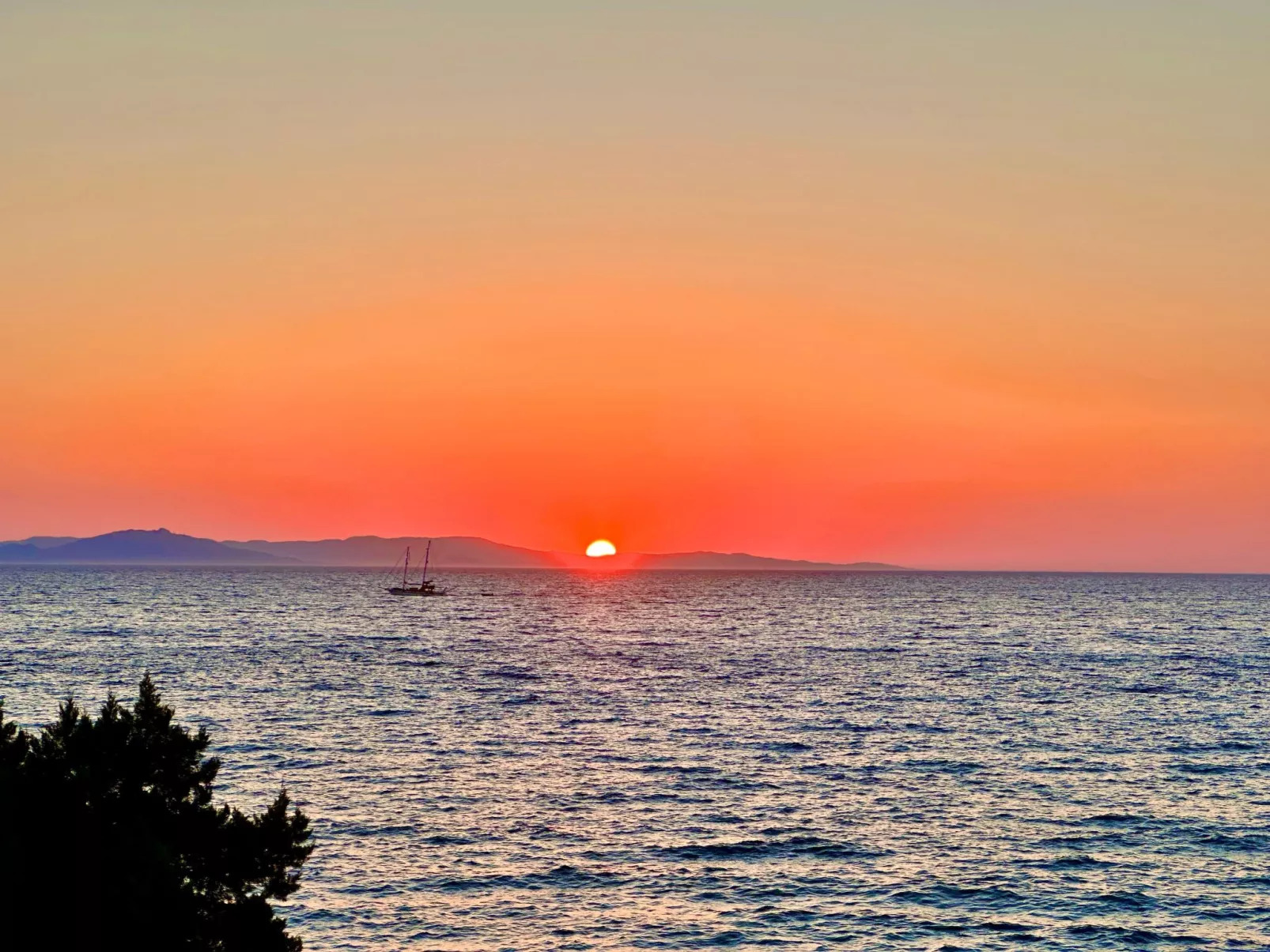 Familienrückzug mit Meerblick in den Genari Apartments