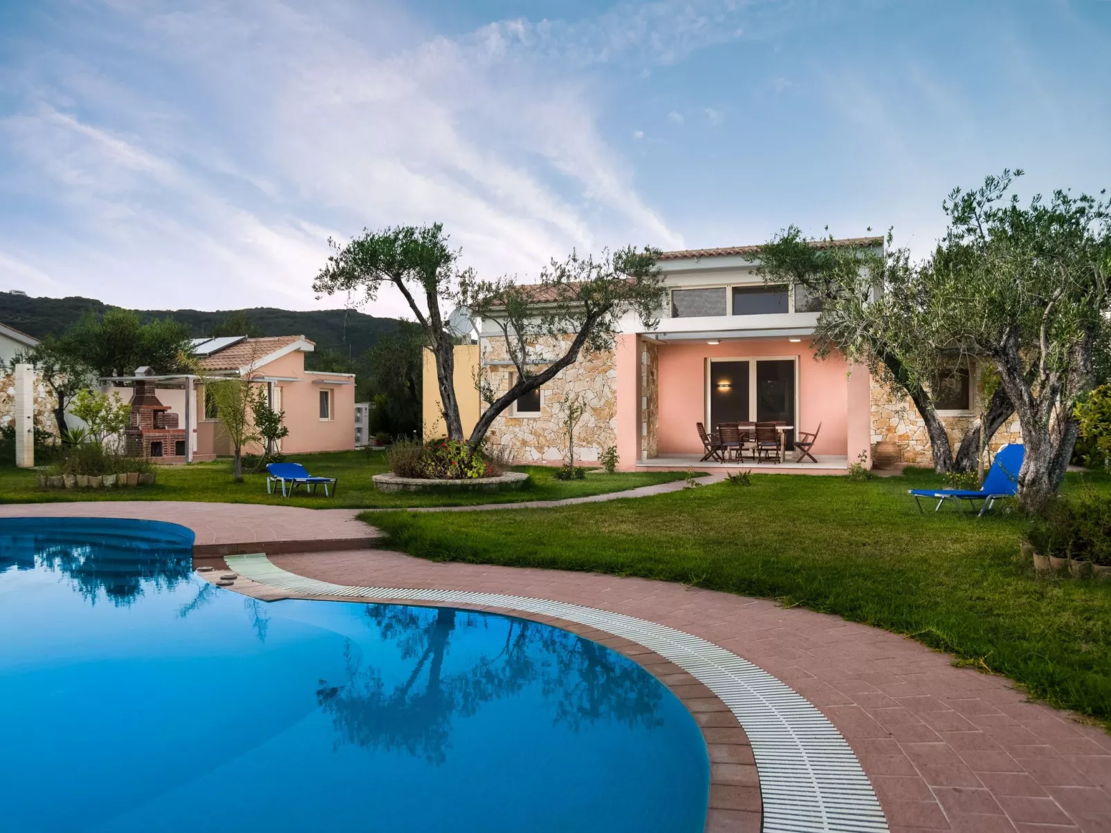 Villa Thalassa mit Schwimmbad und Garten