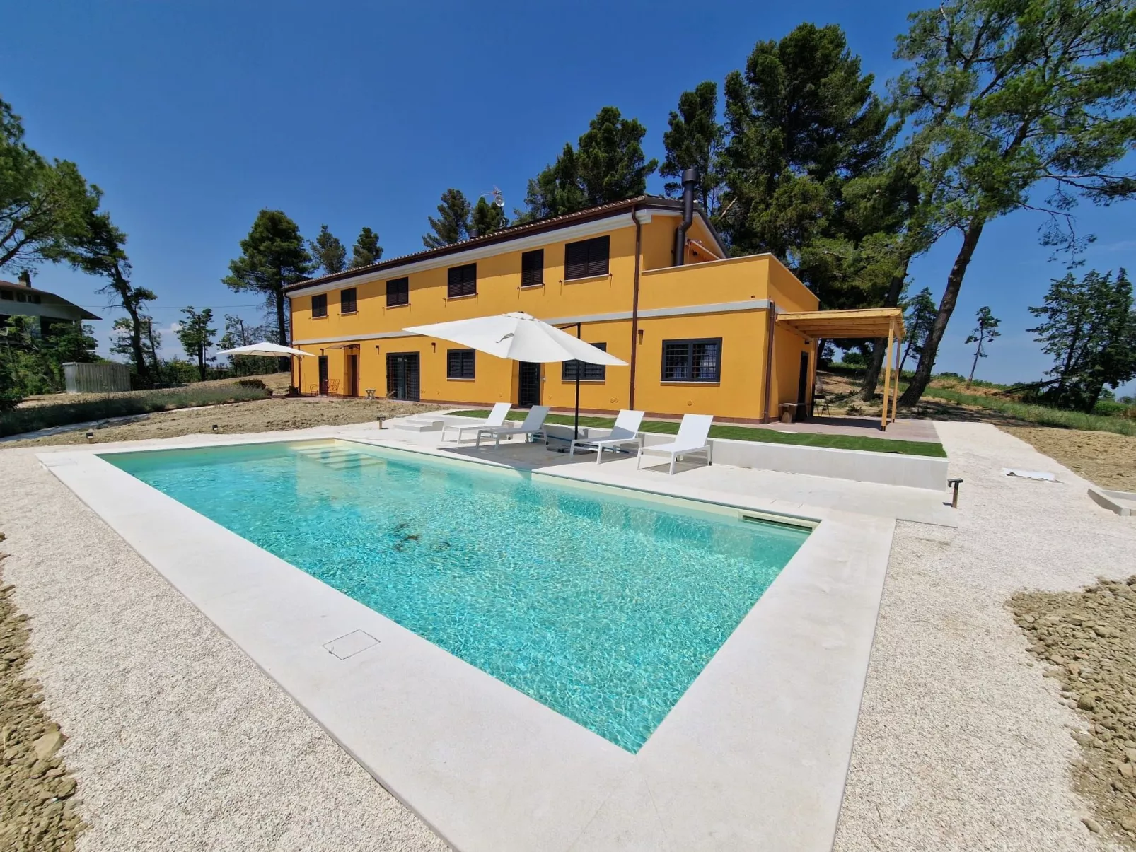 Neue Wohnung mit 2 Zimmern, Veranda und Pool