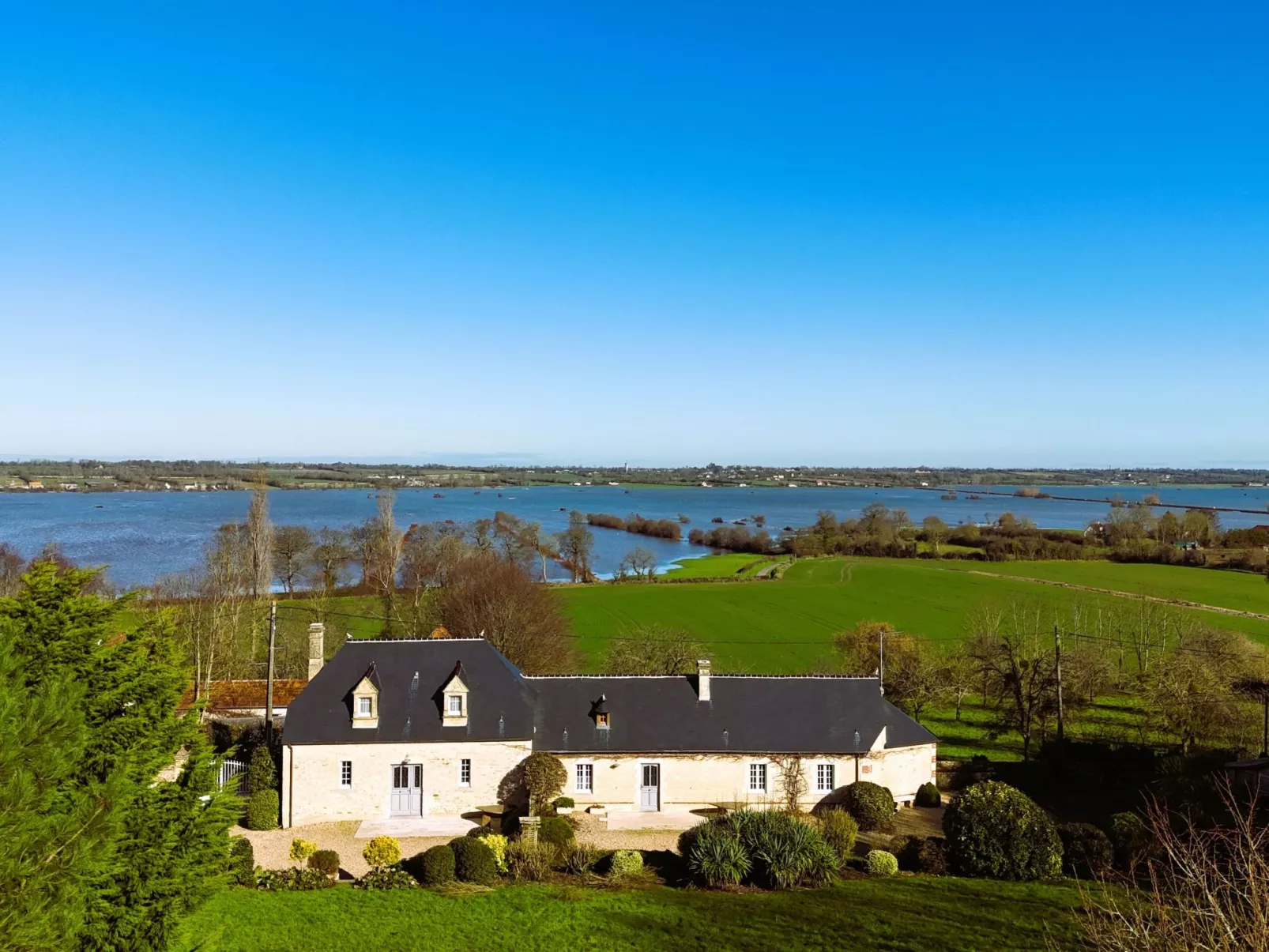 Le domaine des roseraies, gîte les roseraies