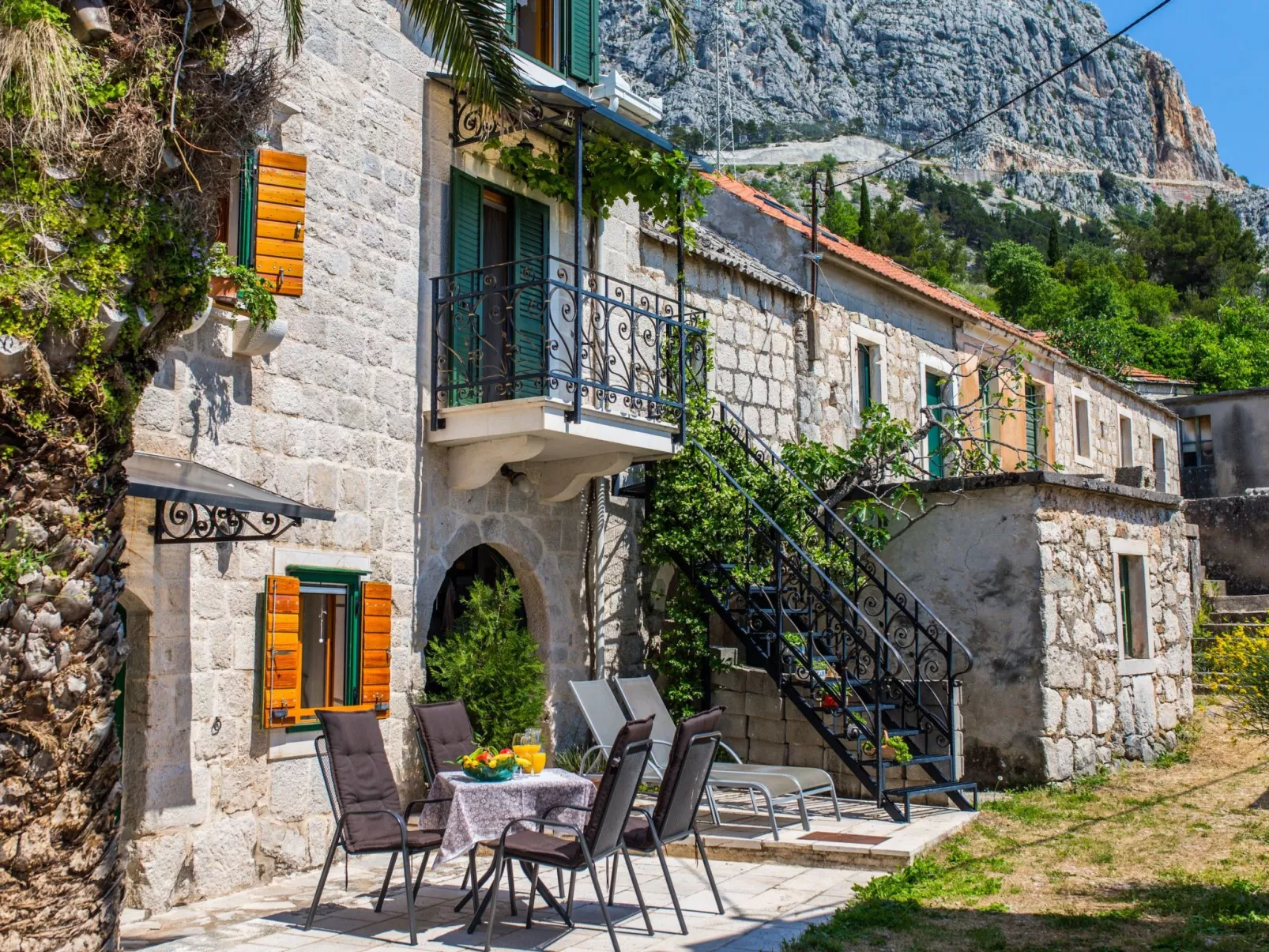 Mit Blick auf das Wasser