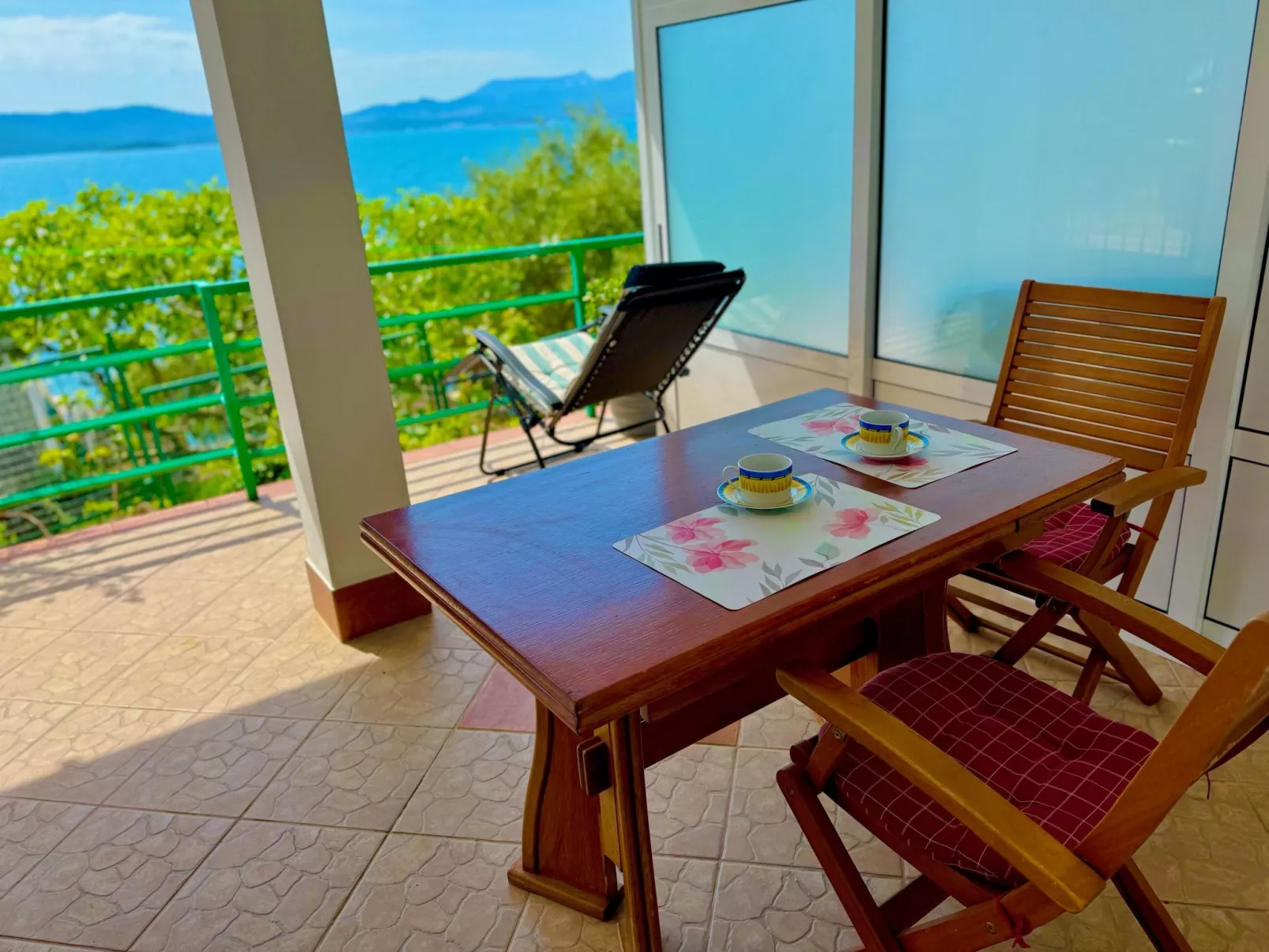 "SeaSide" mit Blick auf das Wasser