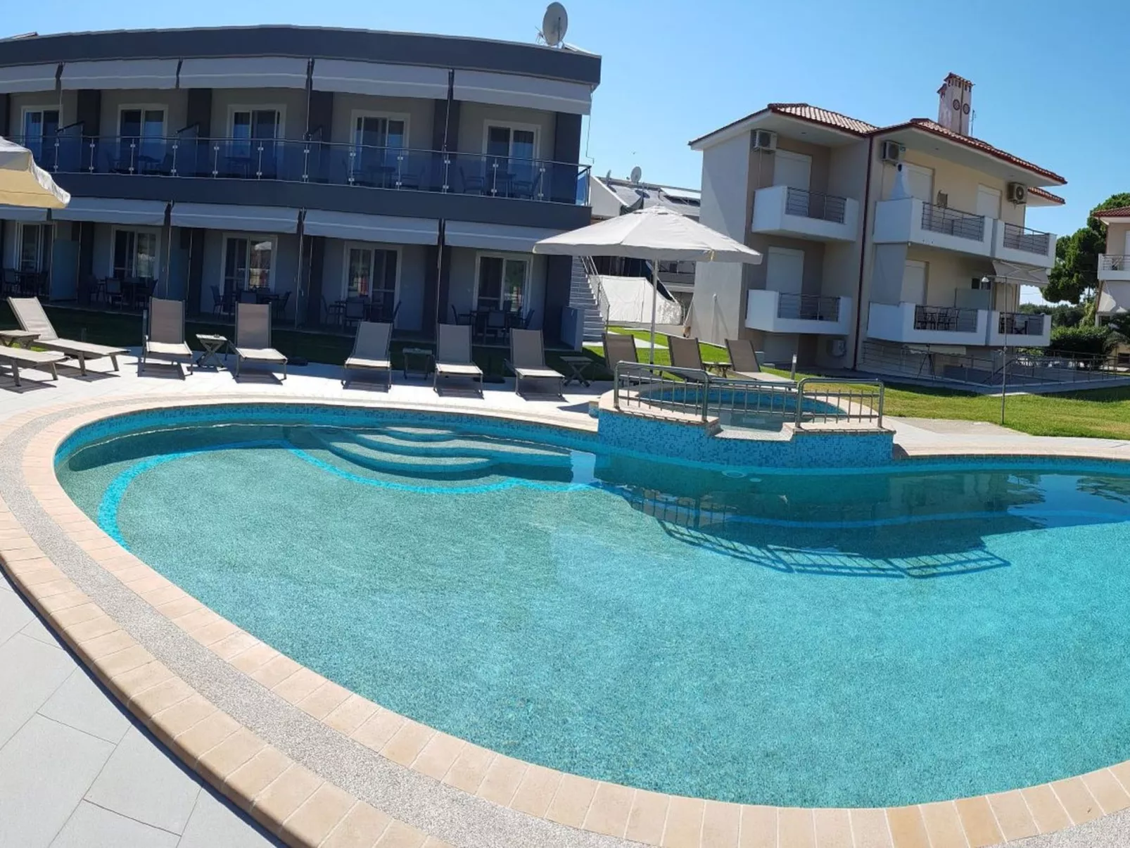 Finikas Garden Studios Pool Garten