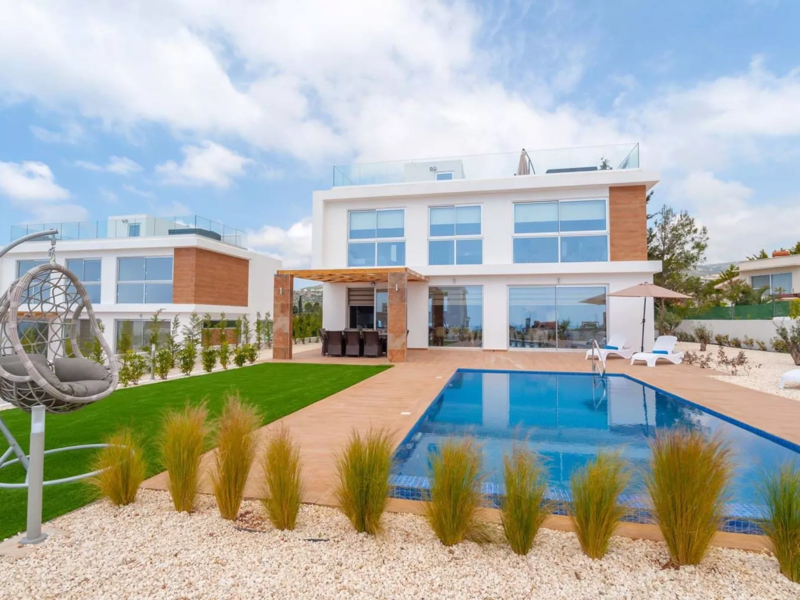 Coral Elite Residence mit Pool und Whirlpool