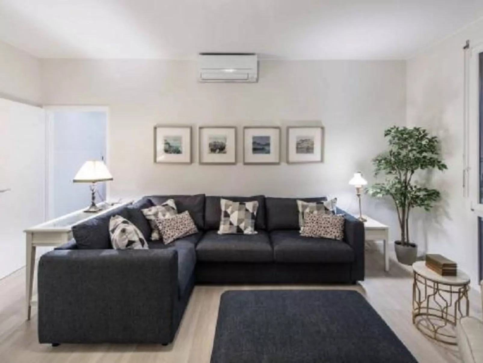 Elegante Penthouse-Wohnung mit Seeblick