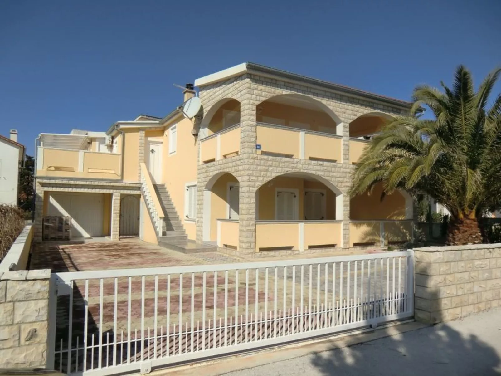 Wohnung in Vir mit Grill