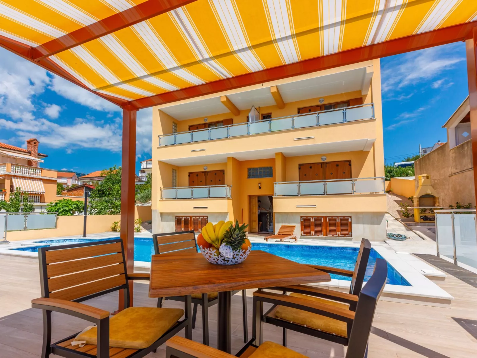 FeWo mit privatem Balkon und Gemeinschaftspool