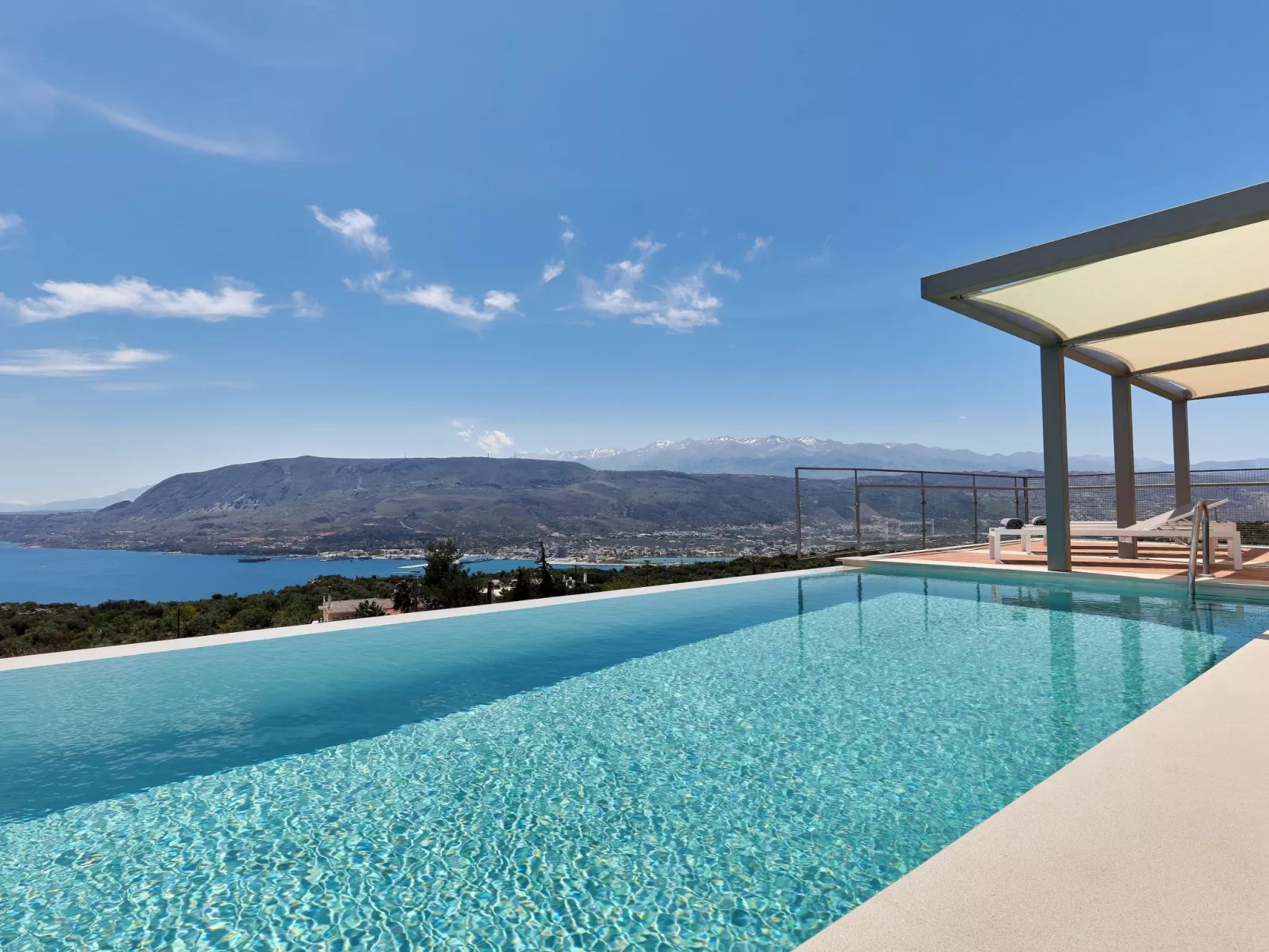 New Olives and Thyme, Meerblick mit 2 beheizten Pools