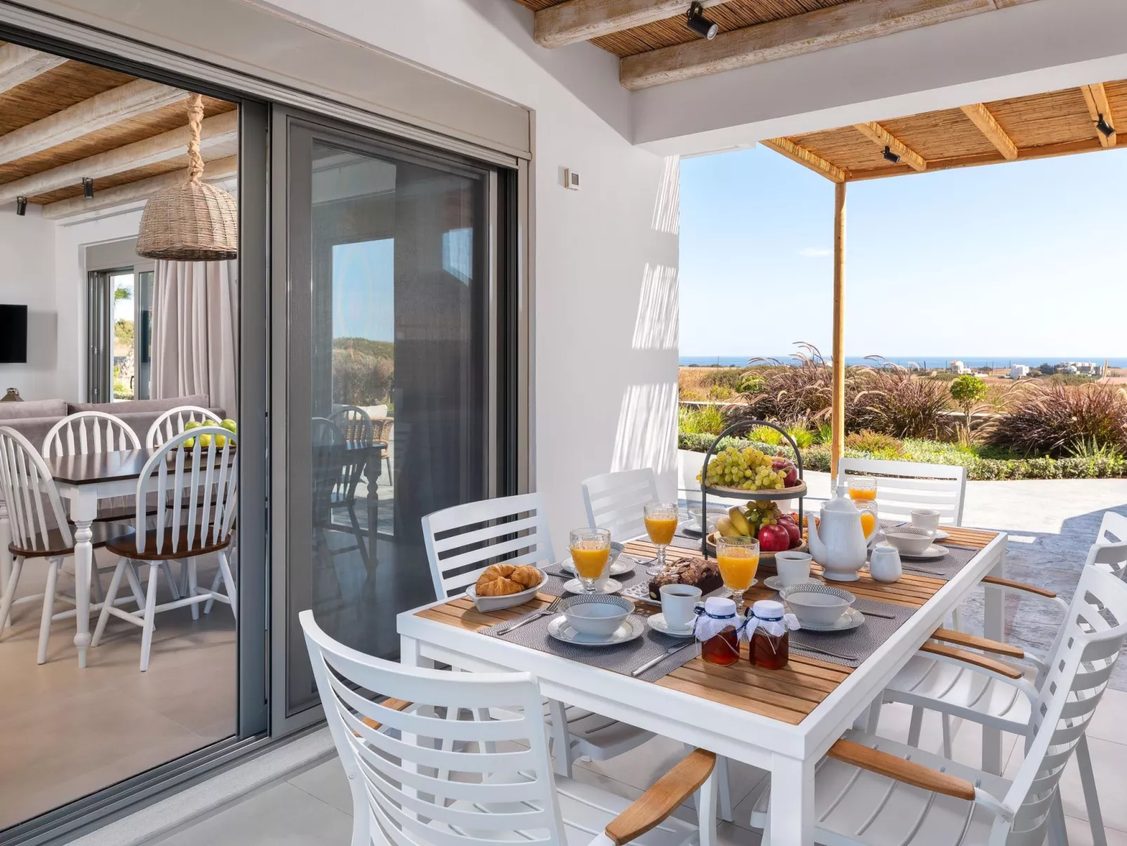 Villa Pounentis auf einem Hügel in Lachania