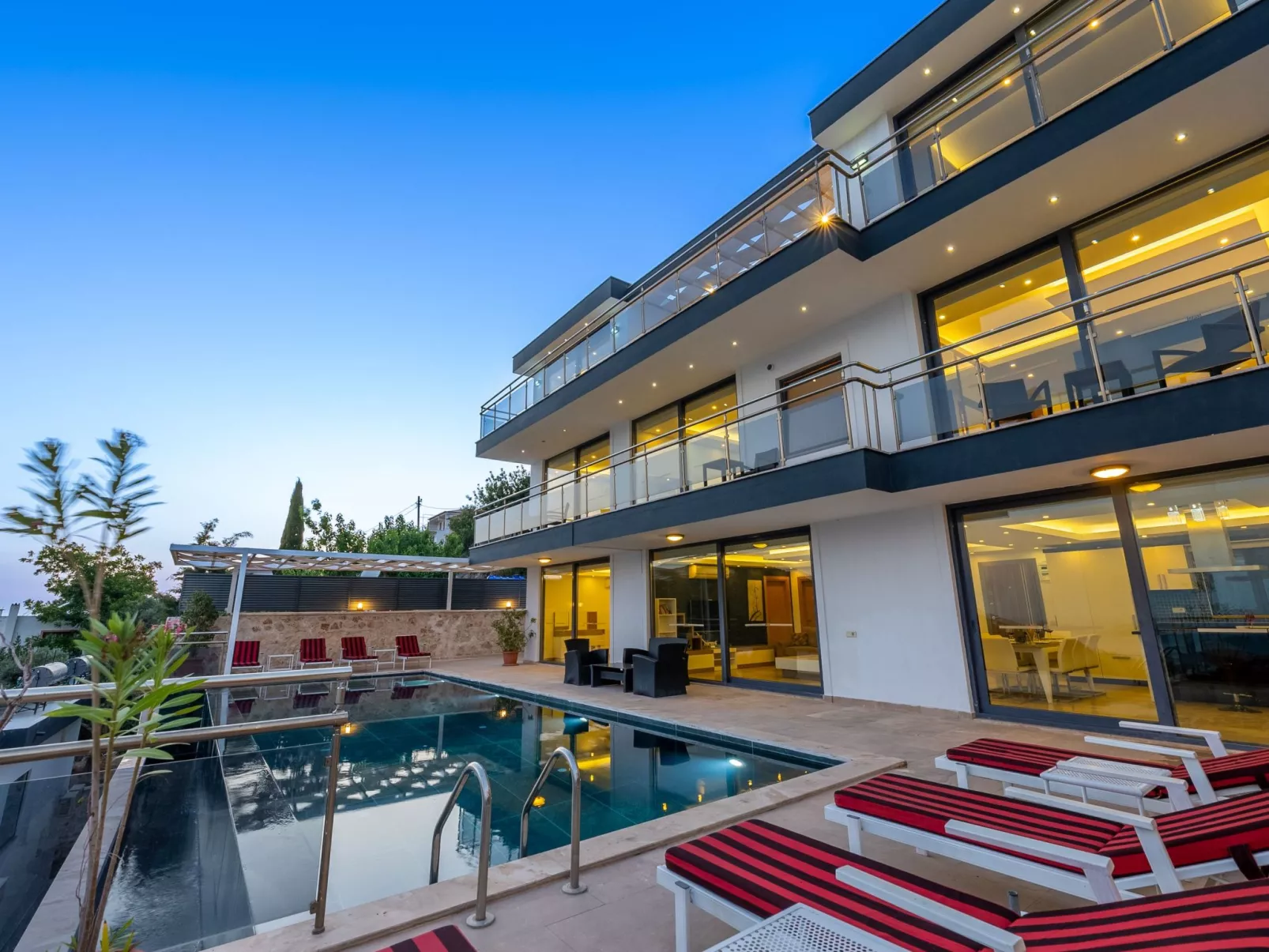 Villa mit Traum-Meerblick für 12 Personen