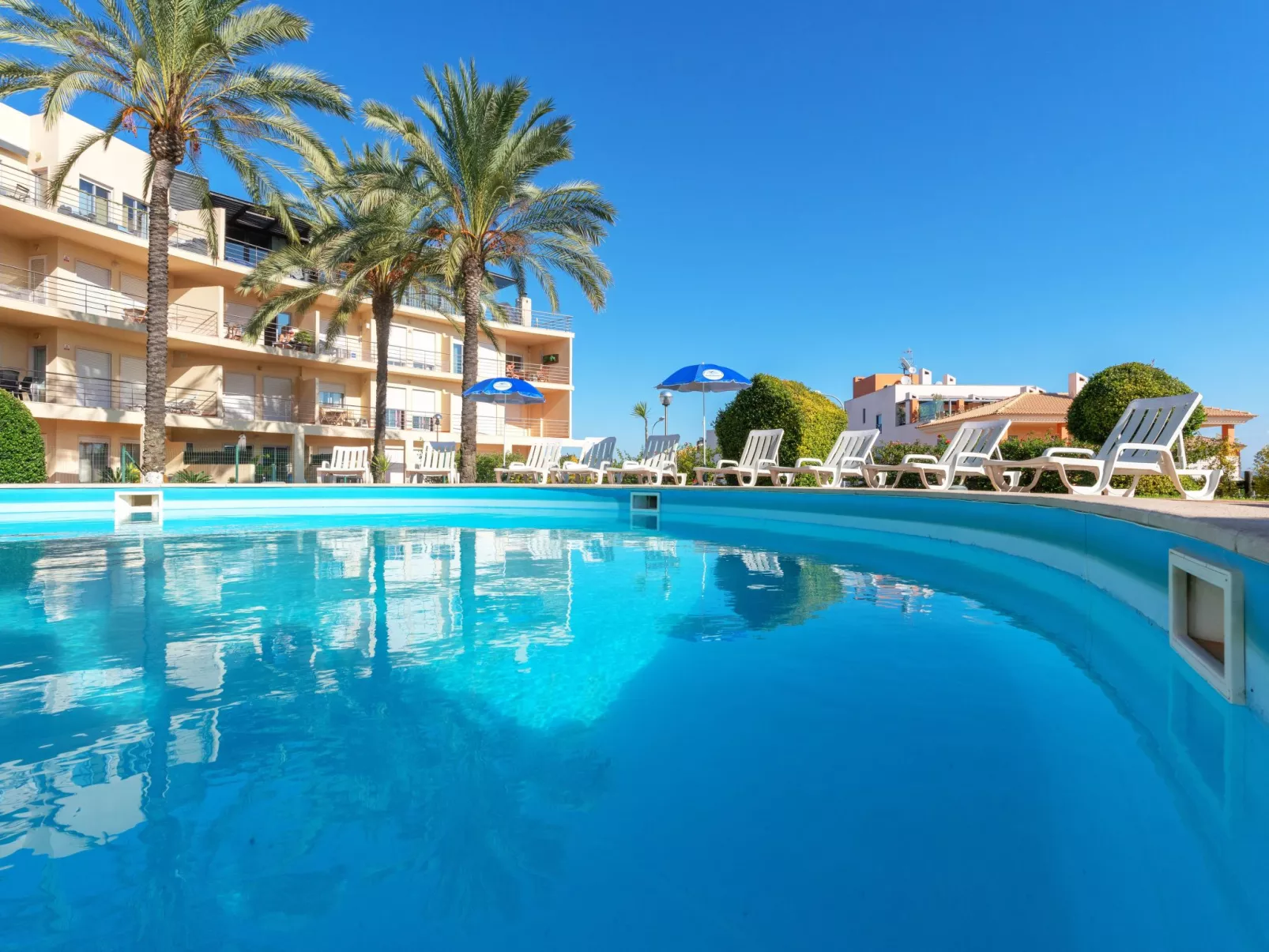 Wohnung mit Terrasse und 2 Schwimmbecken