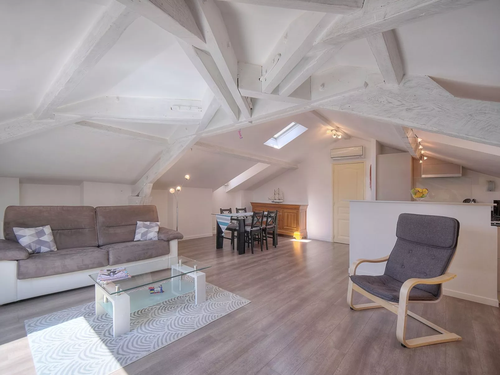 Loftartige Wohnung in ruhiger Lage in Cannes