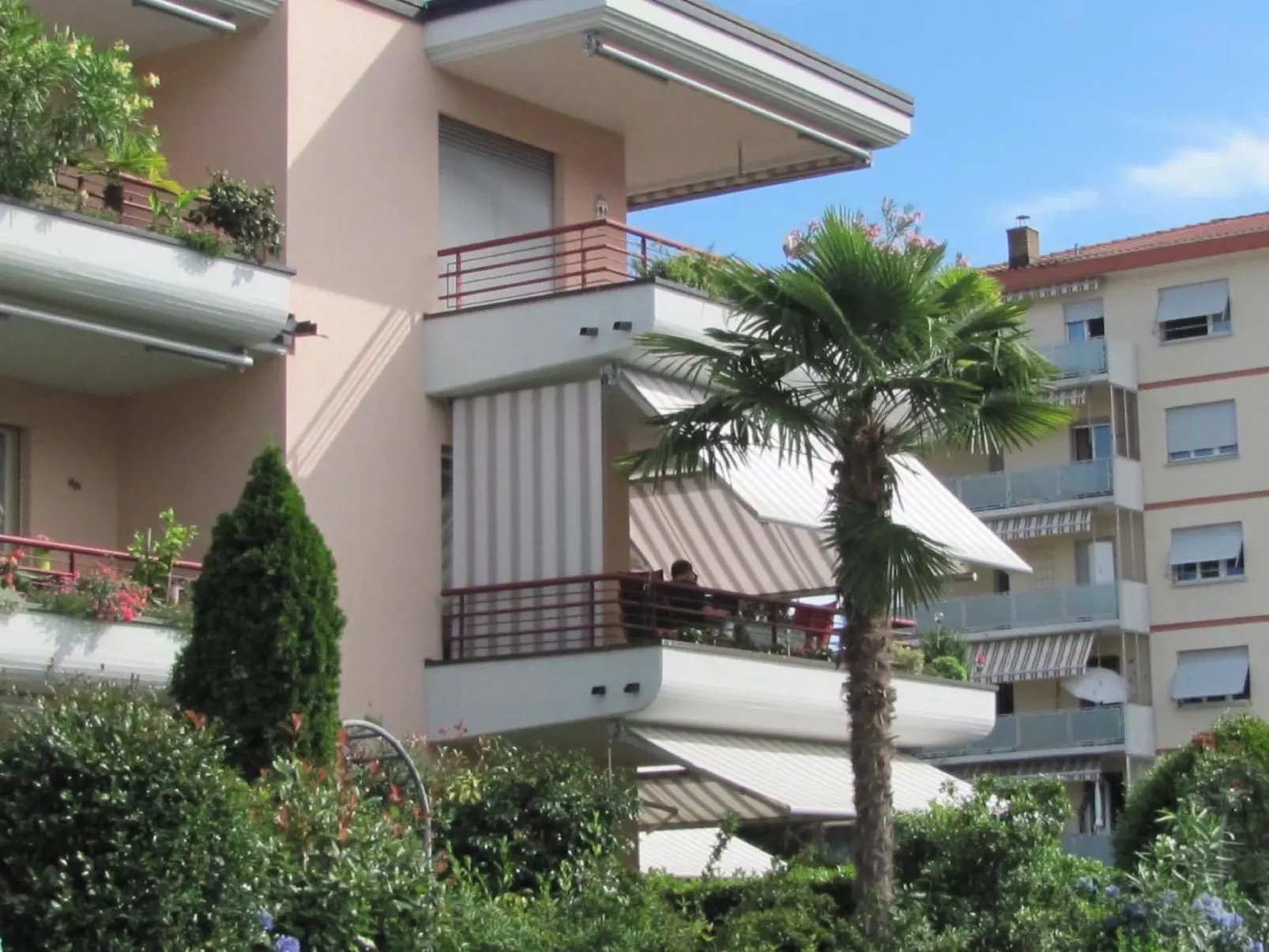 2 Zimmer Gartenwohnung mit Pool