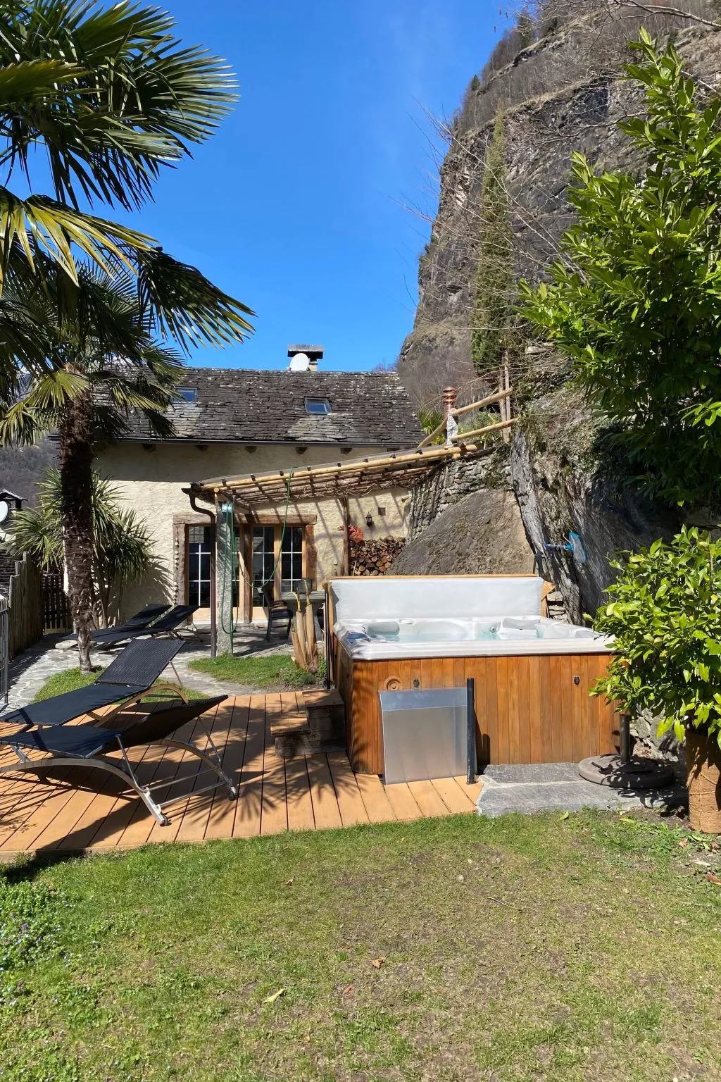 Top -Rustico mit Aussenwhirlpool beheizt und Sauna