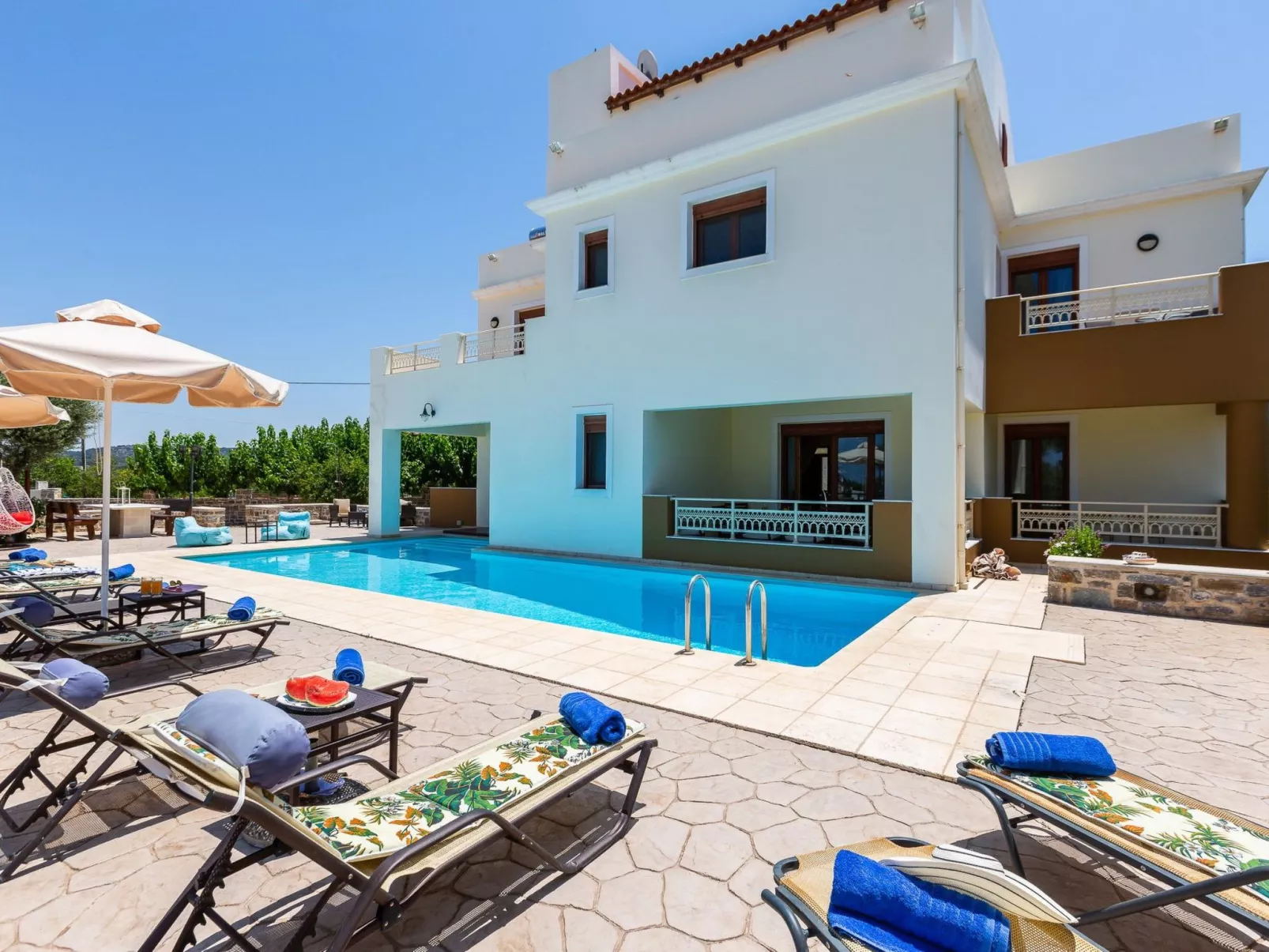 Familienvilla mit privatem Pool, Tischtennisplatte und Fußballtisch