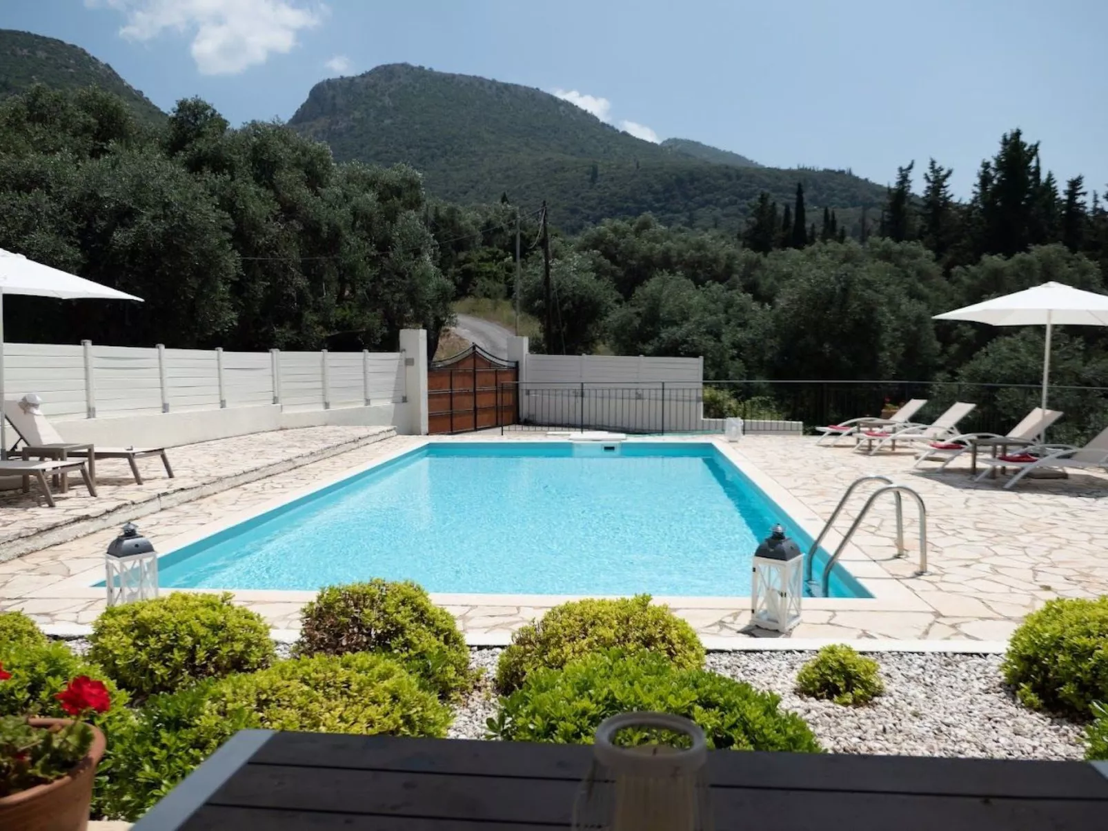 Ferienvilla mit Garten, Grill und Terrasse