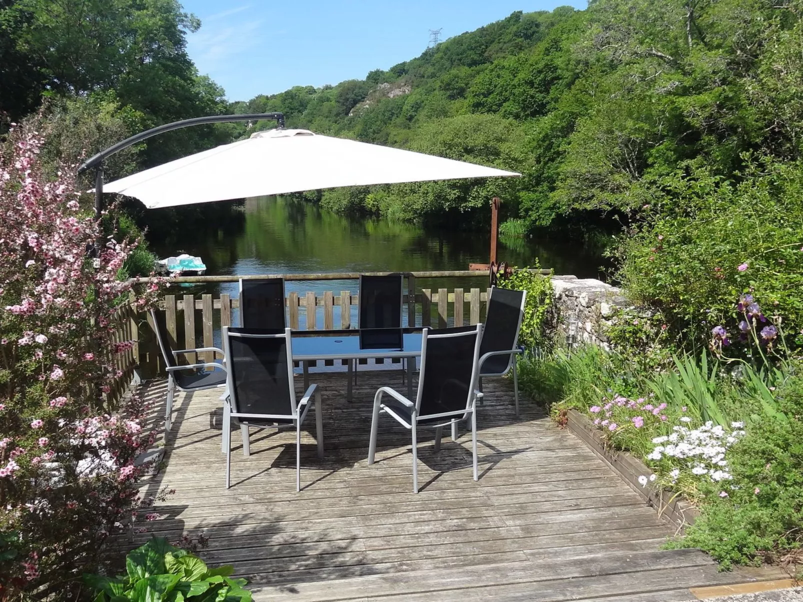 Apartment mit privater Terrasse am Fluss