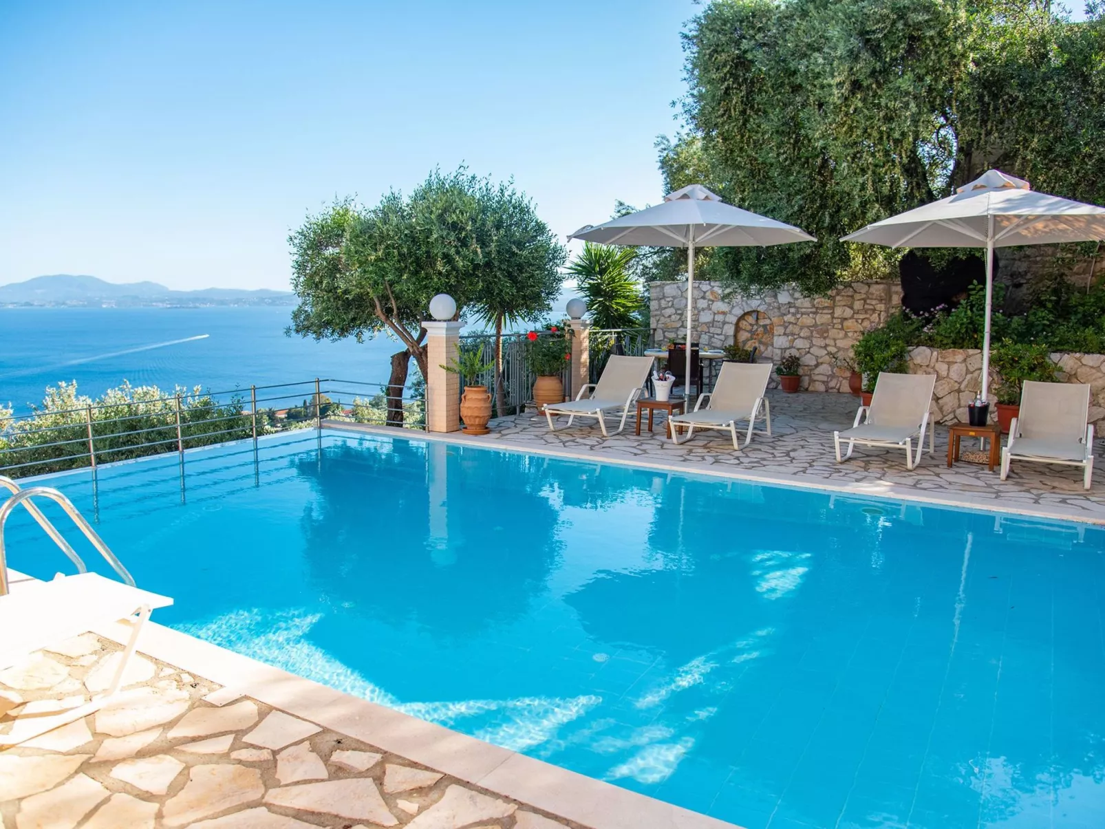 Villa Sotiris mit Pool und herrlichem Meerblick