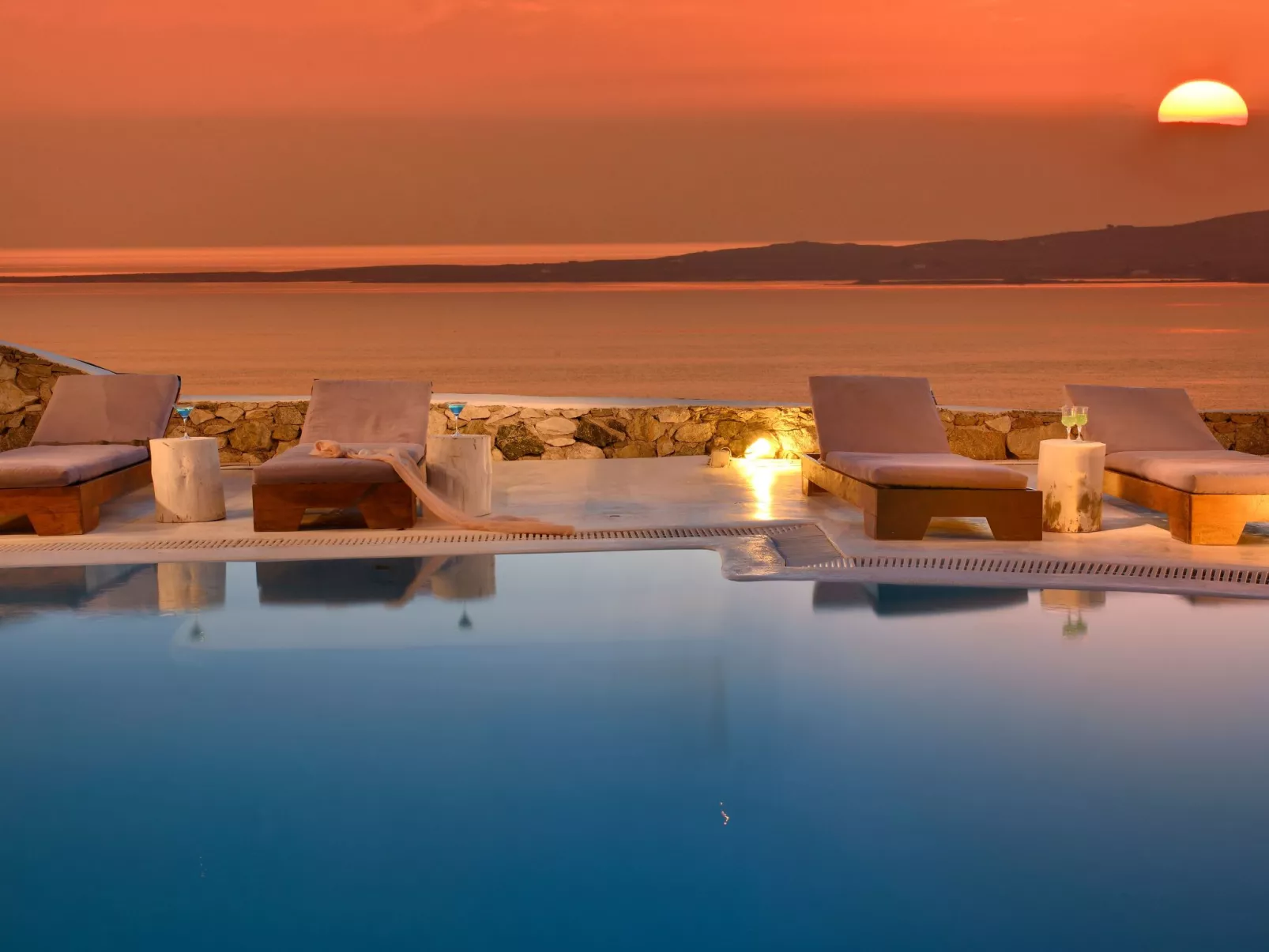 SUPERB BEACH ACCESS LUXURY SEA VILLA POOL by Calypso Sunset