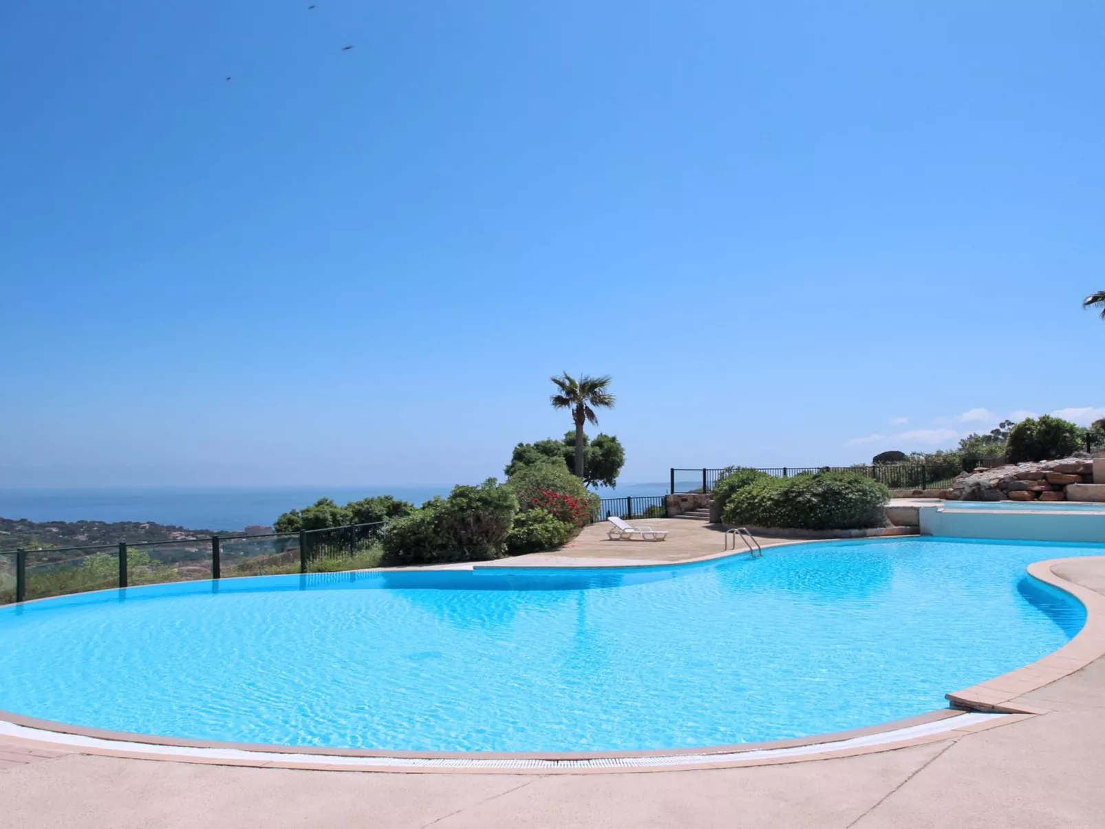 Mazet 4 pers - Blick aufs Meer - Schwimmbad - WiFi - Klima