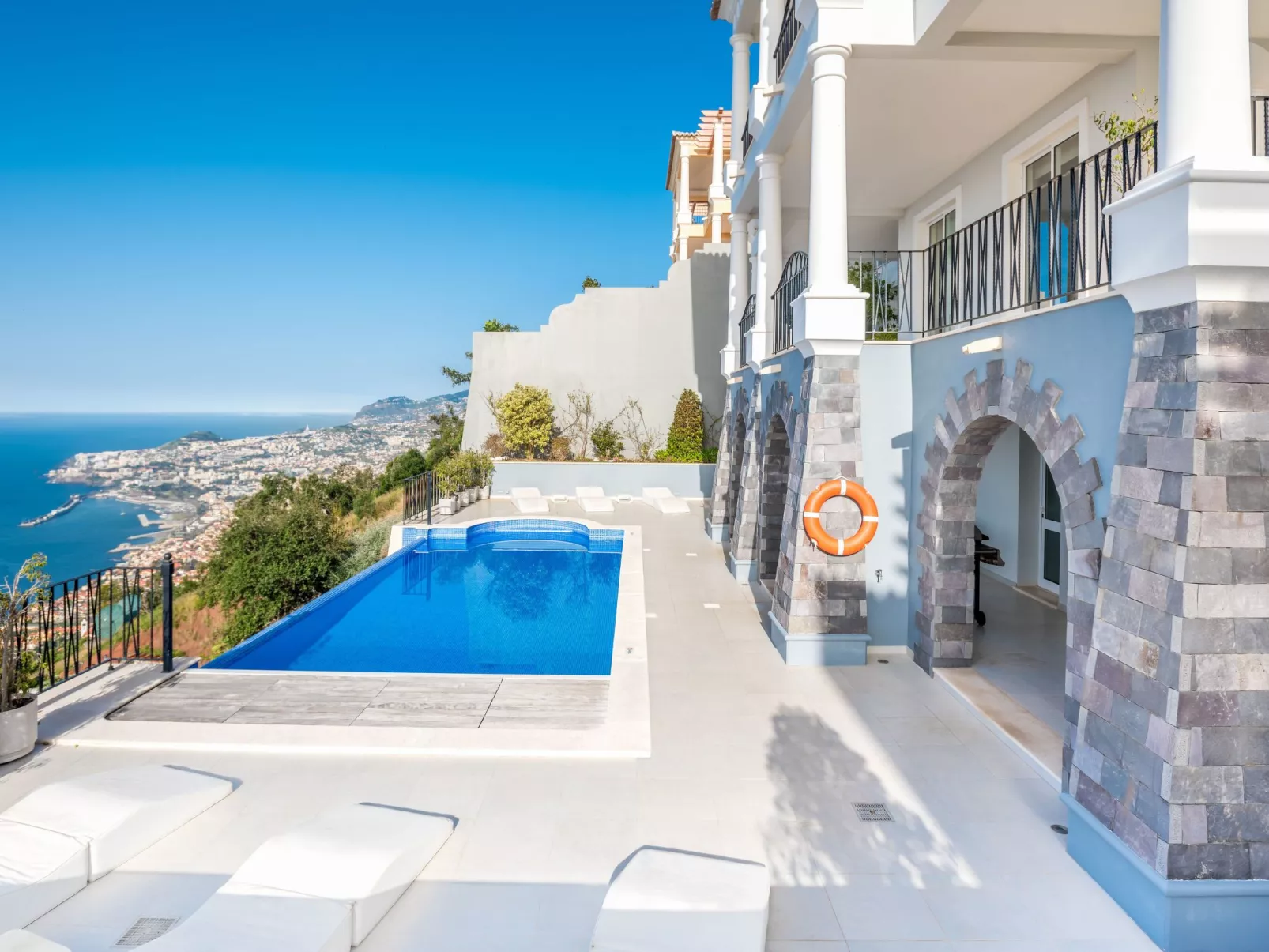 Schönes Ferienhaus in Sao Goncalo mit Privatem Pool