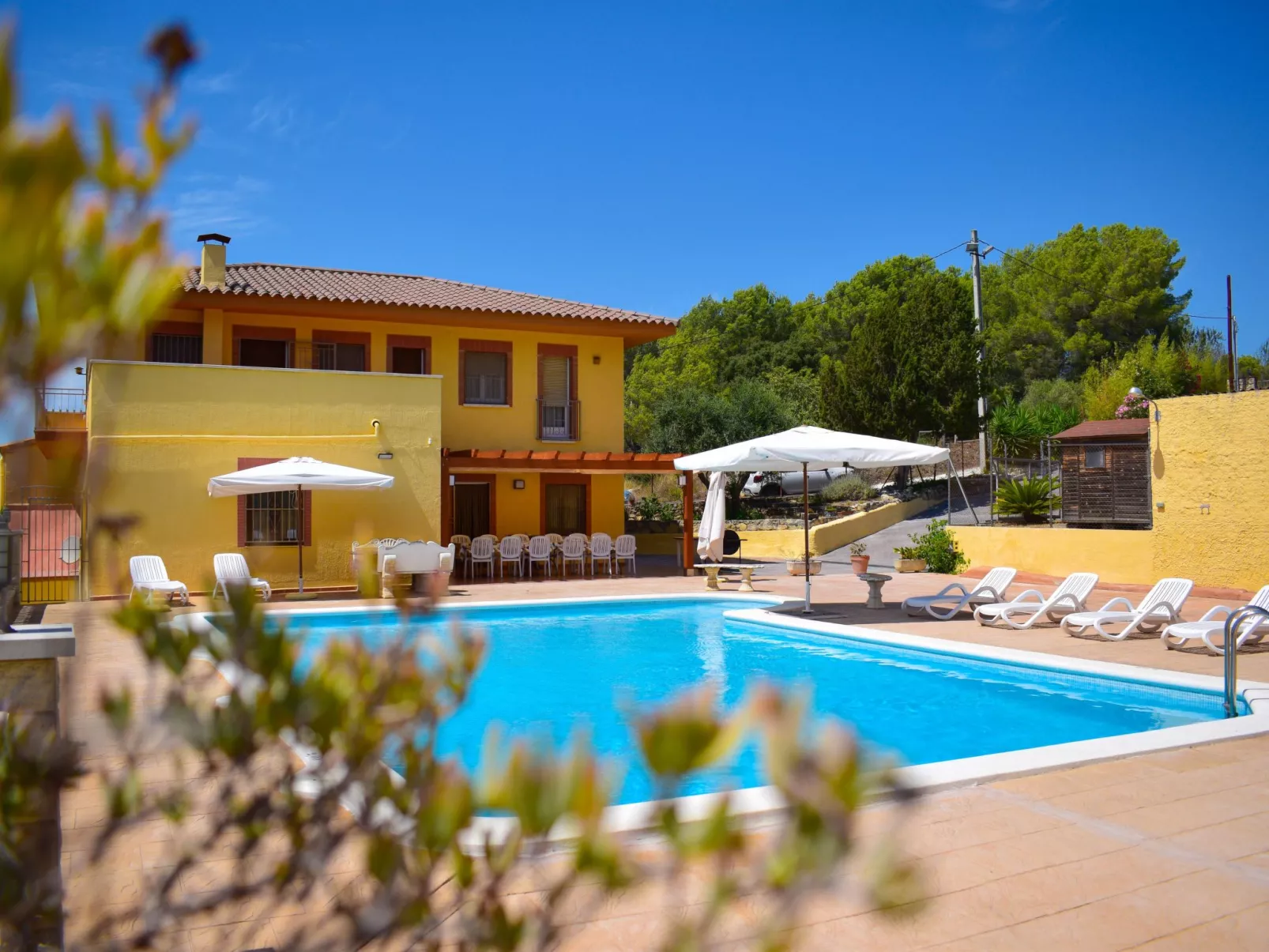 Großes Haus mit Schwimmbad und Barbecue