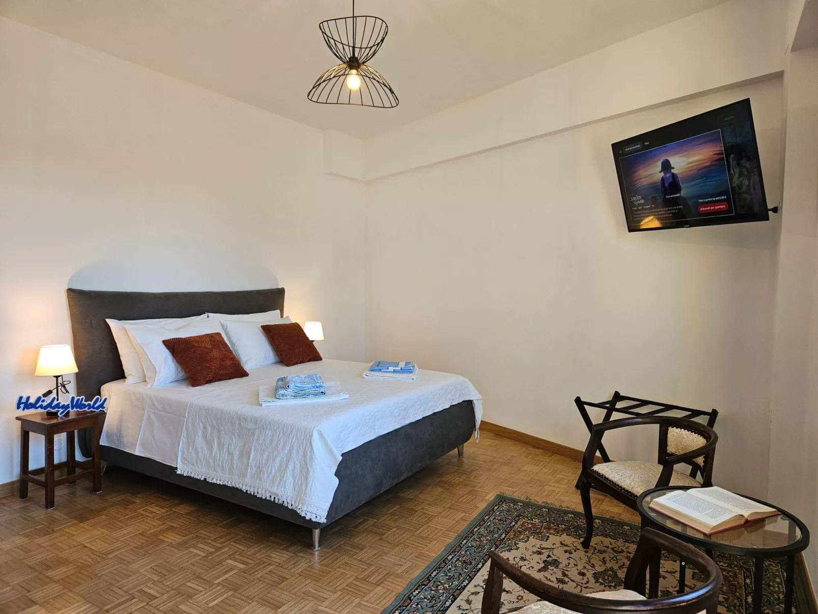 Zwischen Seen und Hügeln in Pina by Holiday World