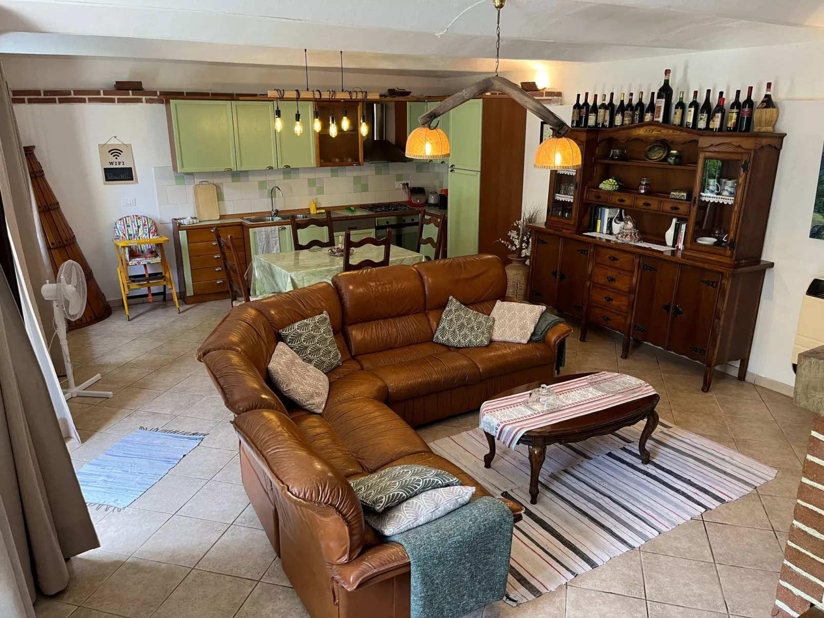 Typisches Bauernhaus mit holzbefeuertem Kamin