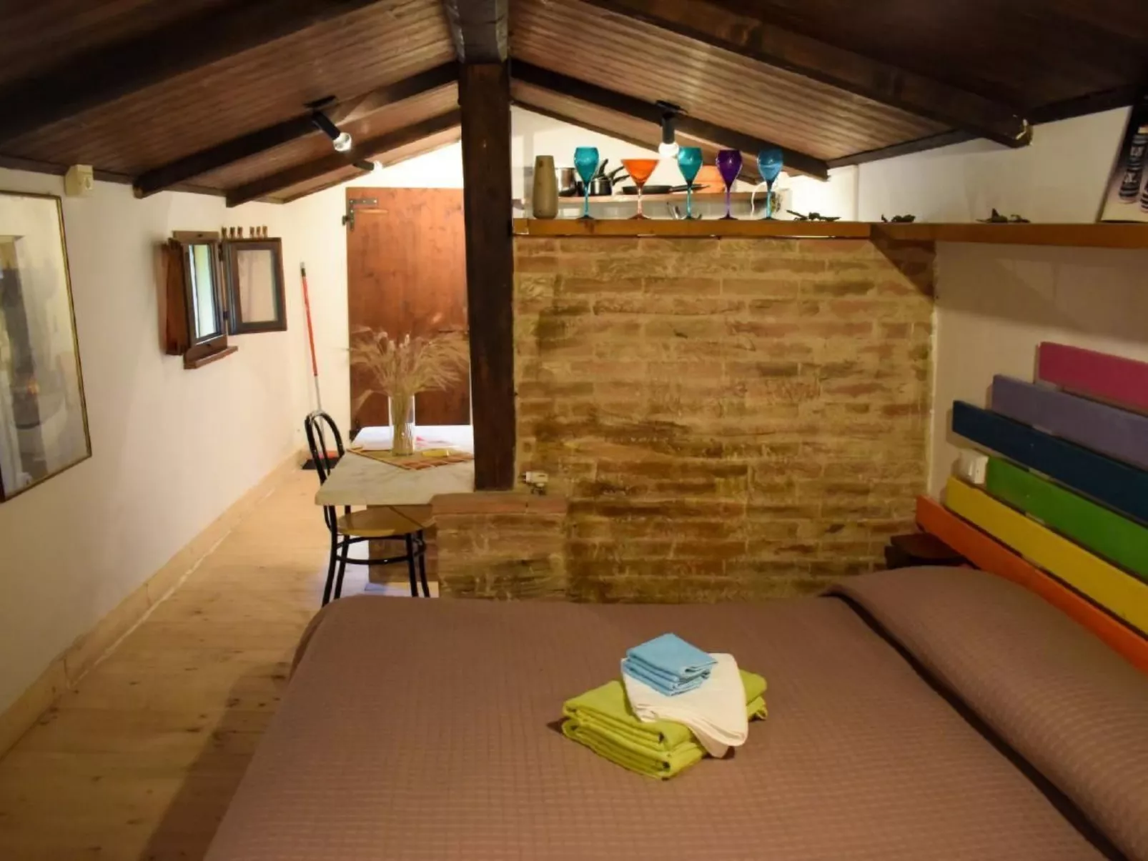 Studio  BUBO  - Pool - Ausblick- Kunst