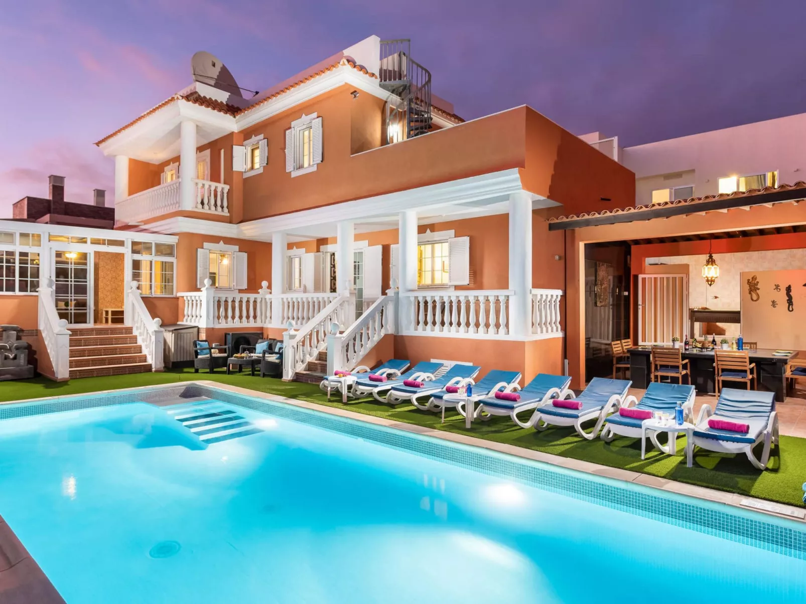 Villa Naranja mit beheiztem Pool und Meerblick