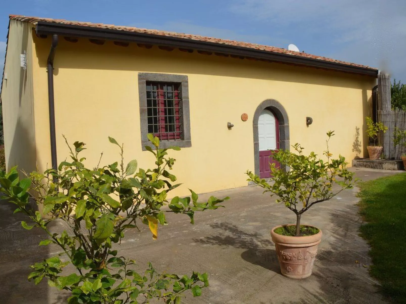 Villa Alloro" inmitten der Nerello-Mascalese-Reben