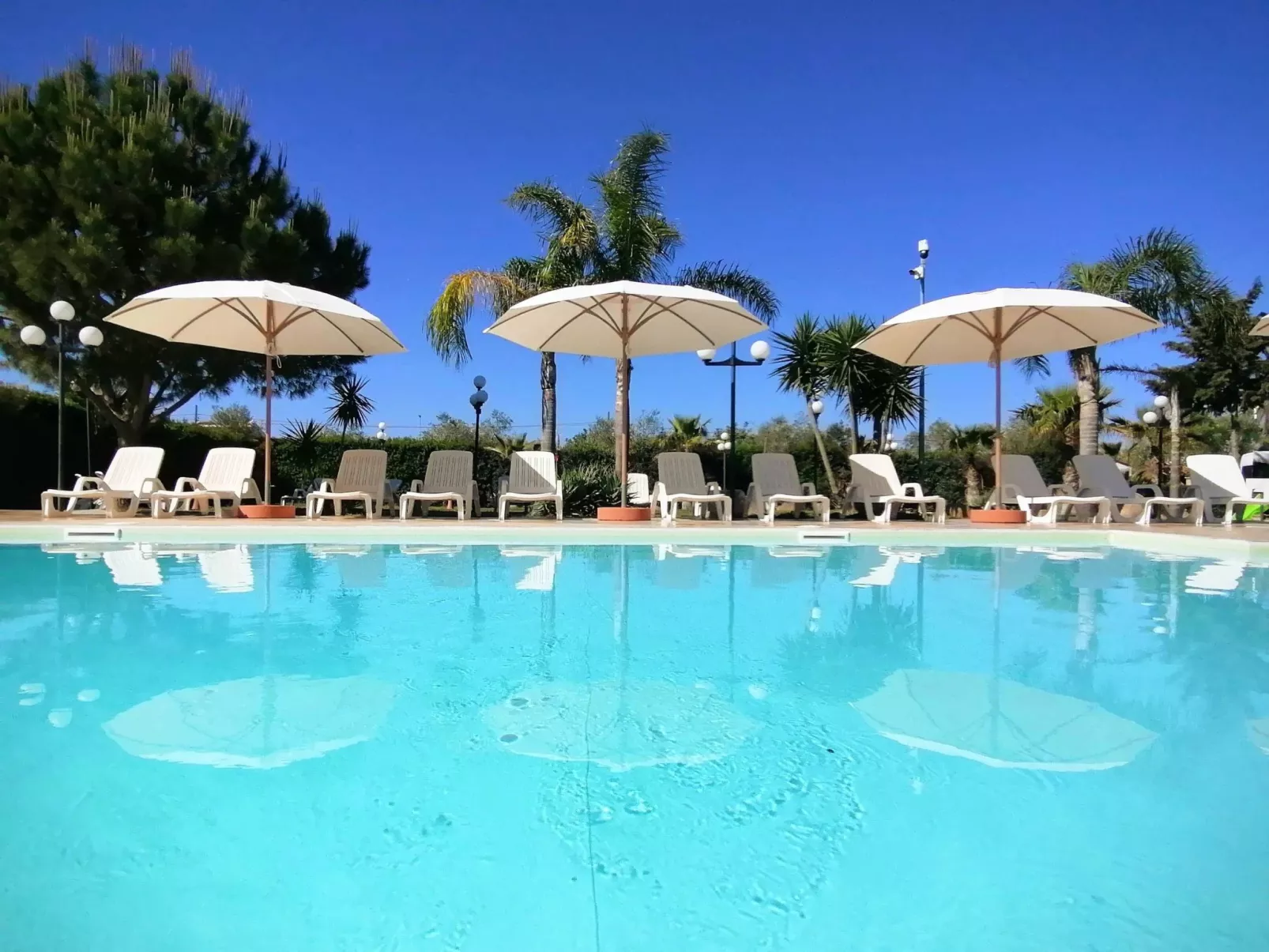 Angenehme Wohnung mit Terrasse, Schwimmbad