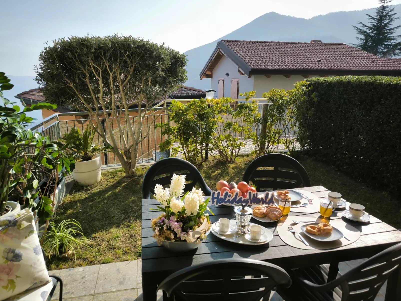 Sweet Awakening von Holiday World