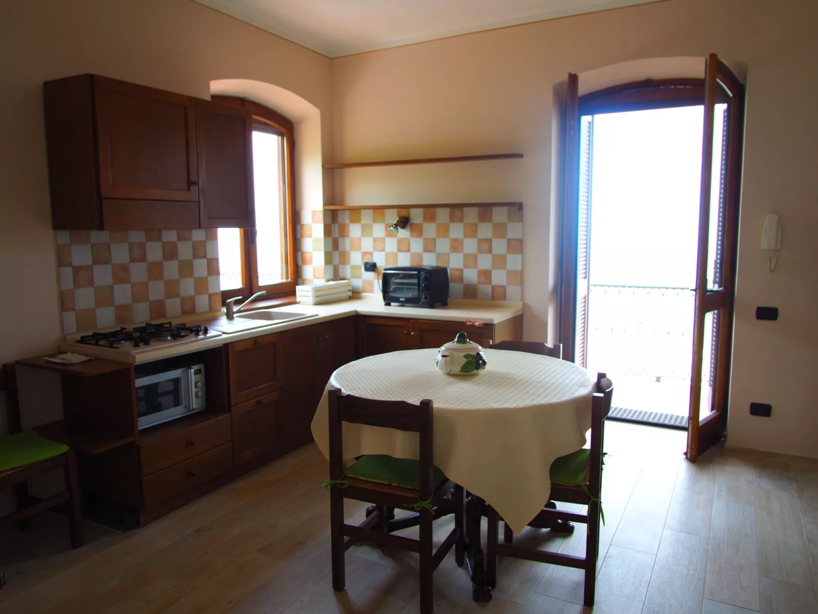 Wohnung in Verduno mit Garten