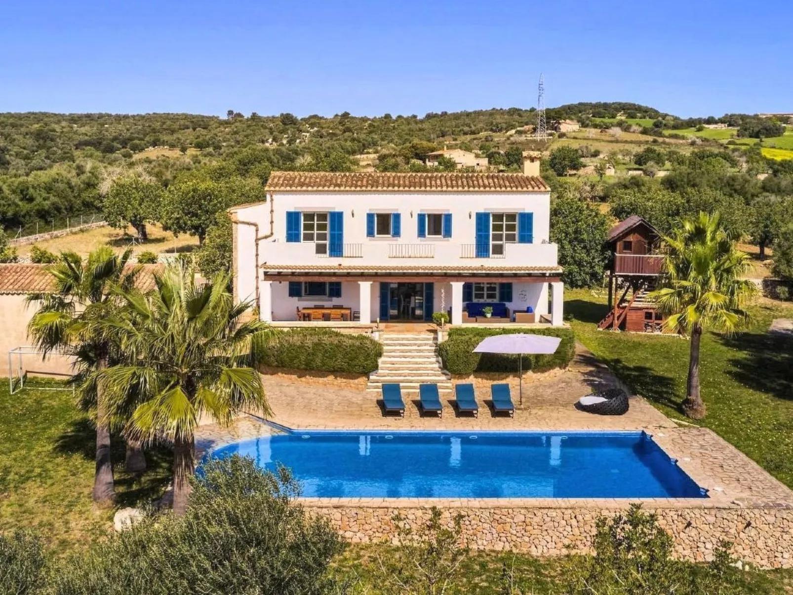 Ibizenkisches Haus mit Pool und Beachvolley-Blick
